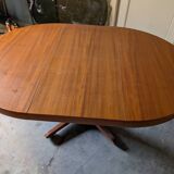 Baumann extendable round table