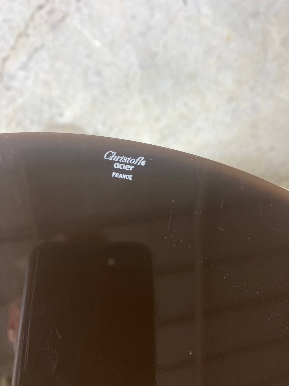 Plateau à fromage en "plexi" courbé et plaque d'acier Christofle
