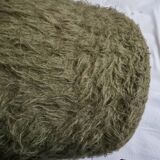 Deux poufs moumoute