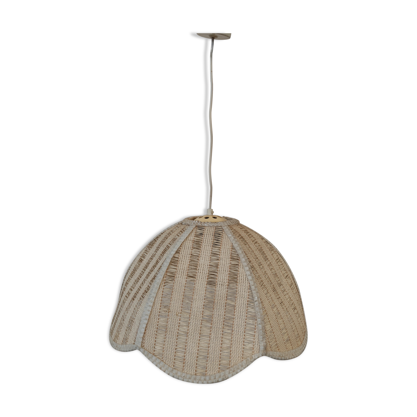 Flower suspension in string and rope