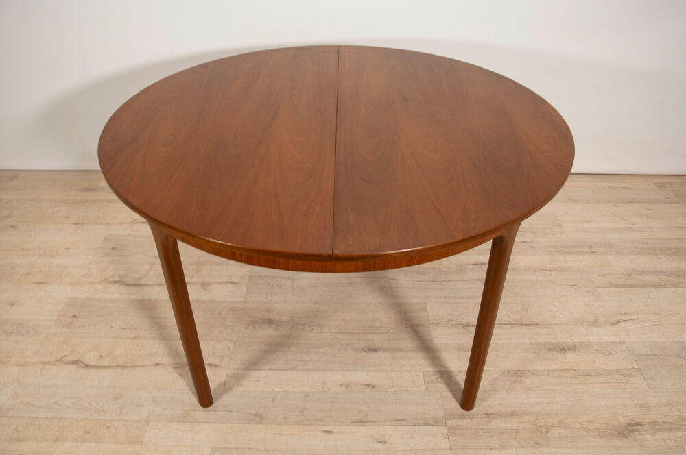 Round vintage extendable dining table from Mcintosh