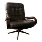 Scandinavian swivel lounge chair in black leather with a bent wood frame, 1970s.