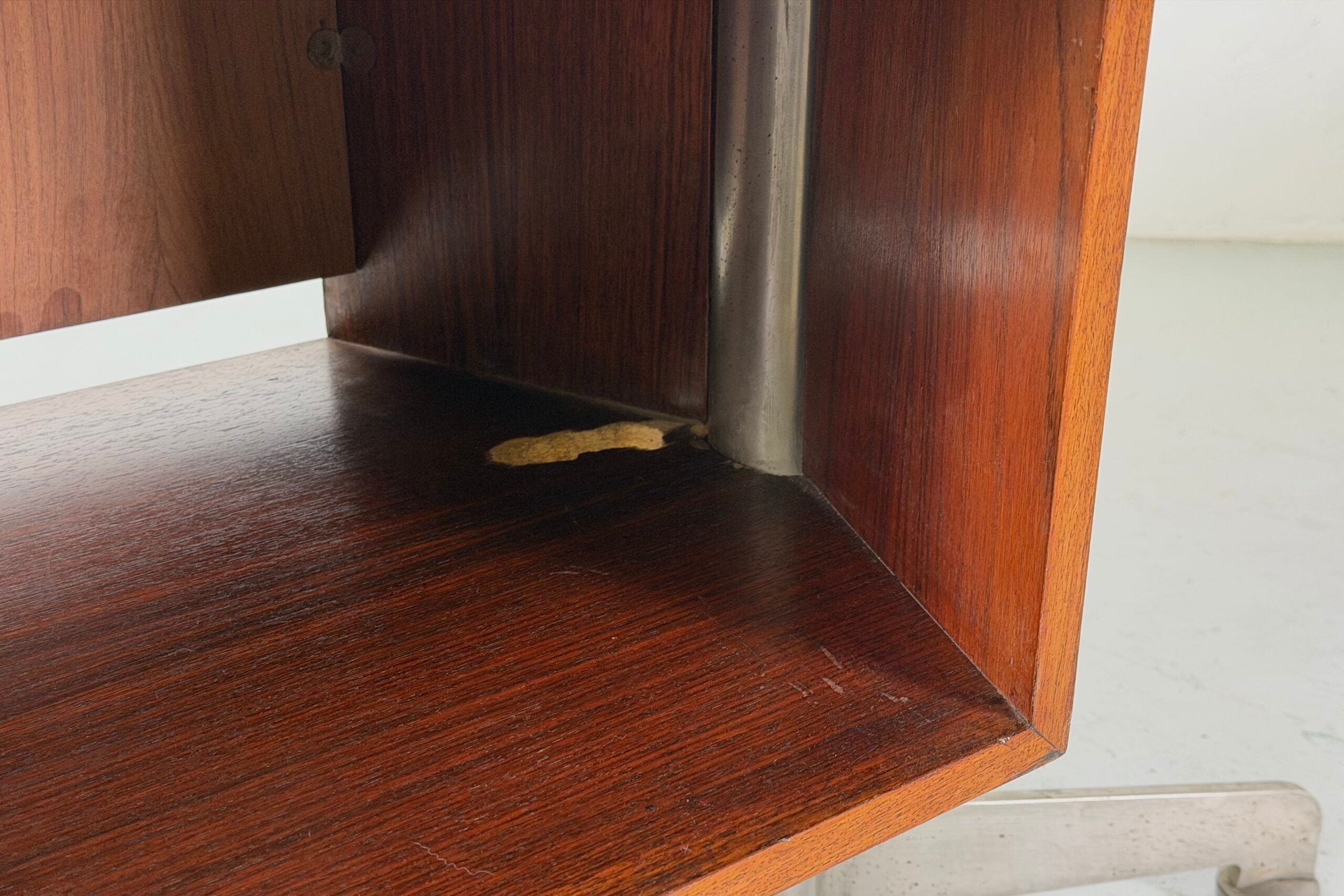 Executive desk T96 by Osvaldo Borsani for Tecno – 1960s