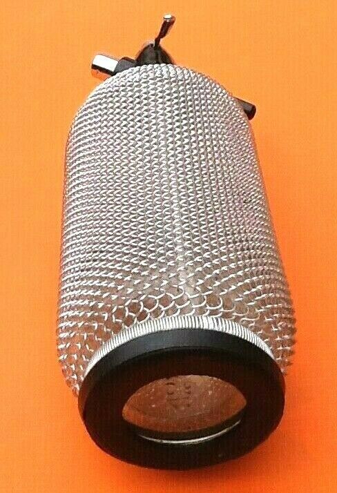 Seltz water siphon Glass body harmoniously meshed with translucent filaments