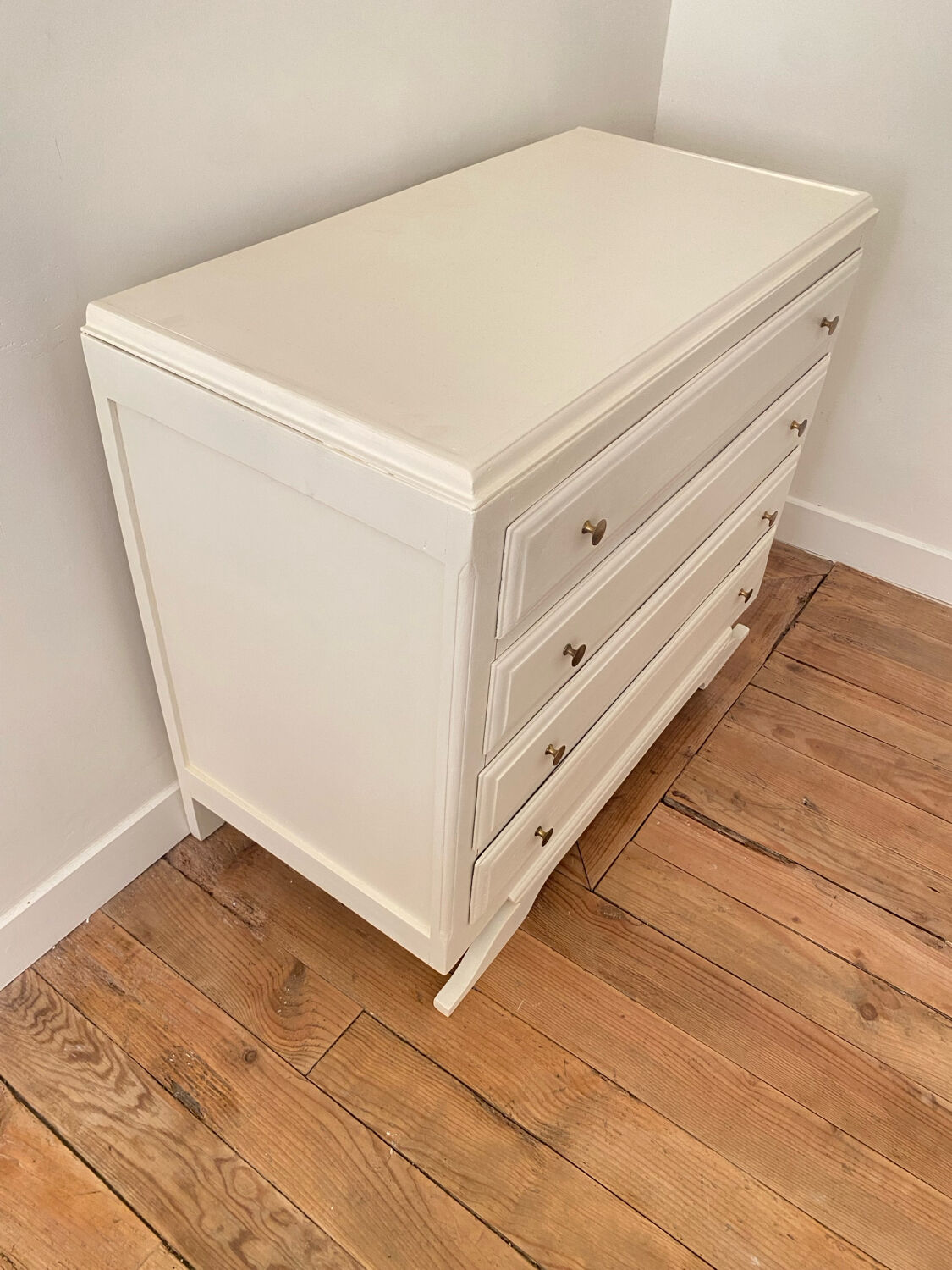 Vintage commode with moustache legs
