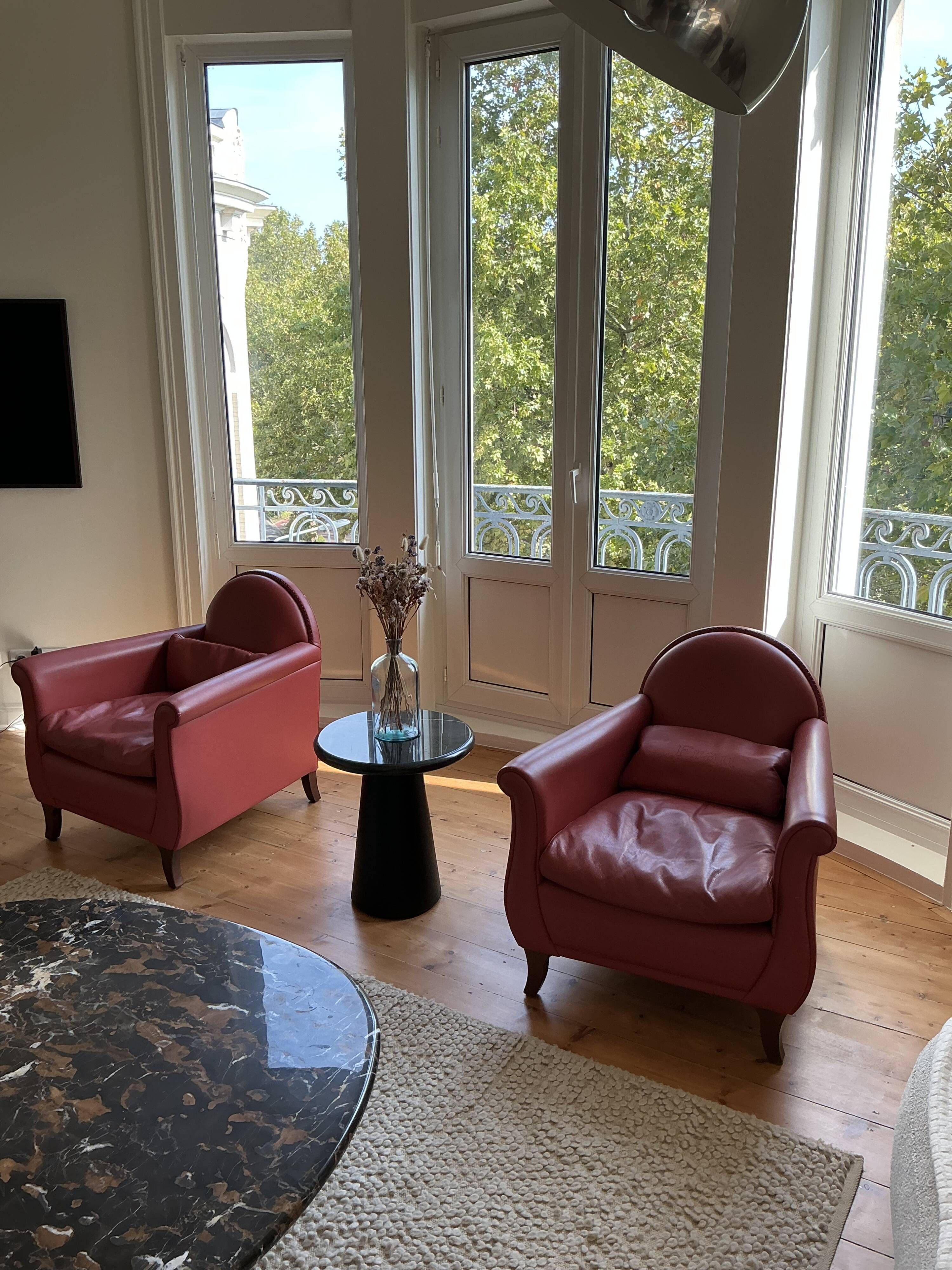 Pair of Lyra armchairs – Renzo Frau for Poltrona Frau – burgundy leather