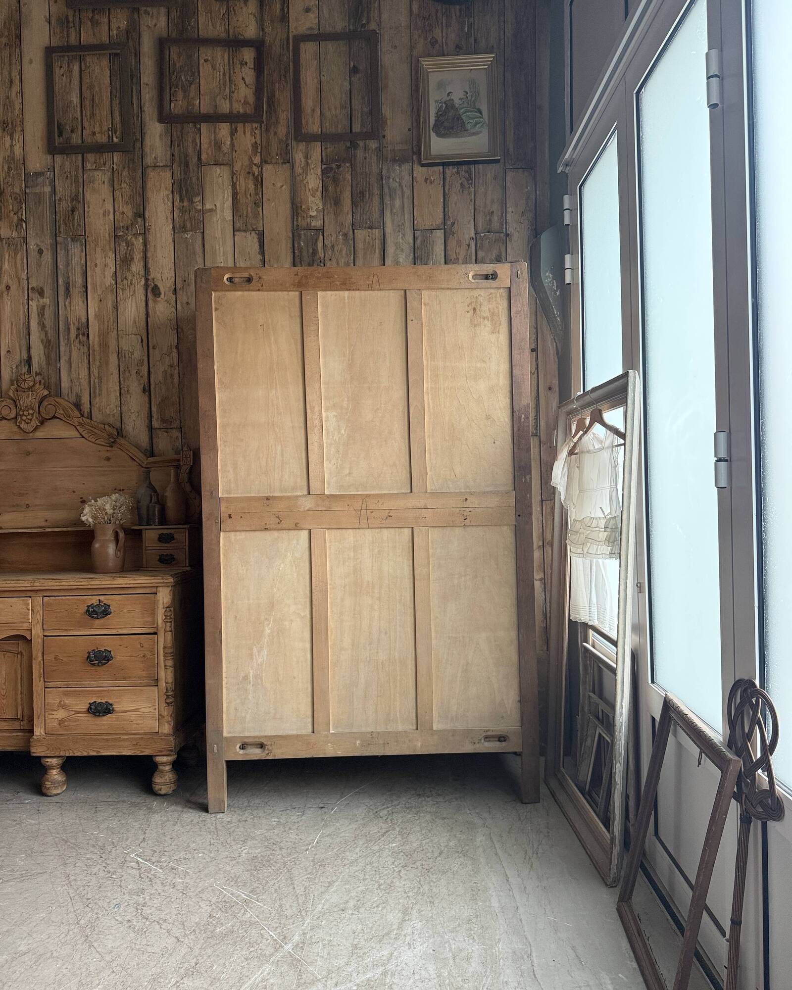 Parisian Art Deco wardrobe with hanging space (renovated)