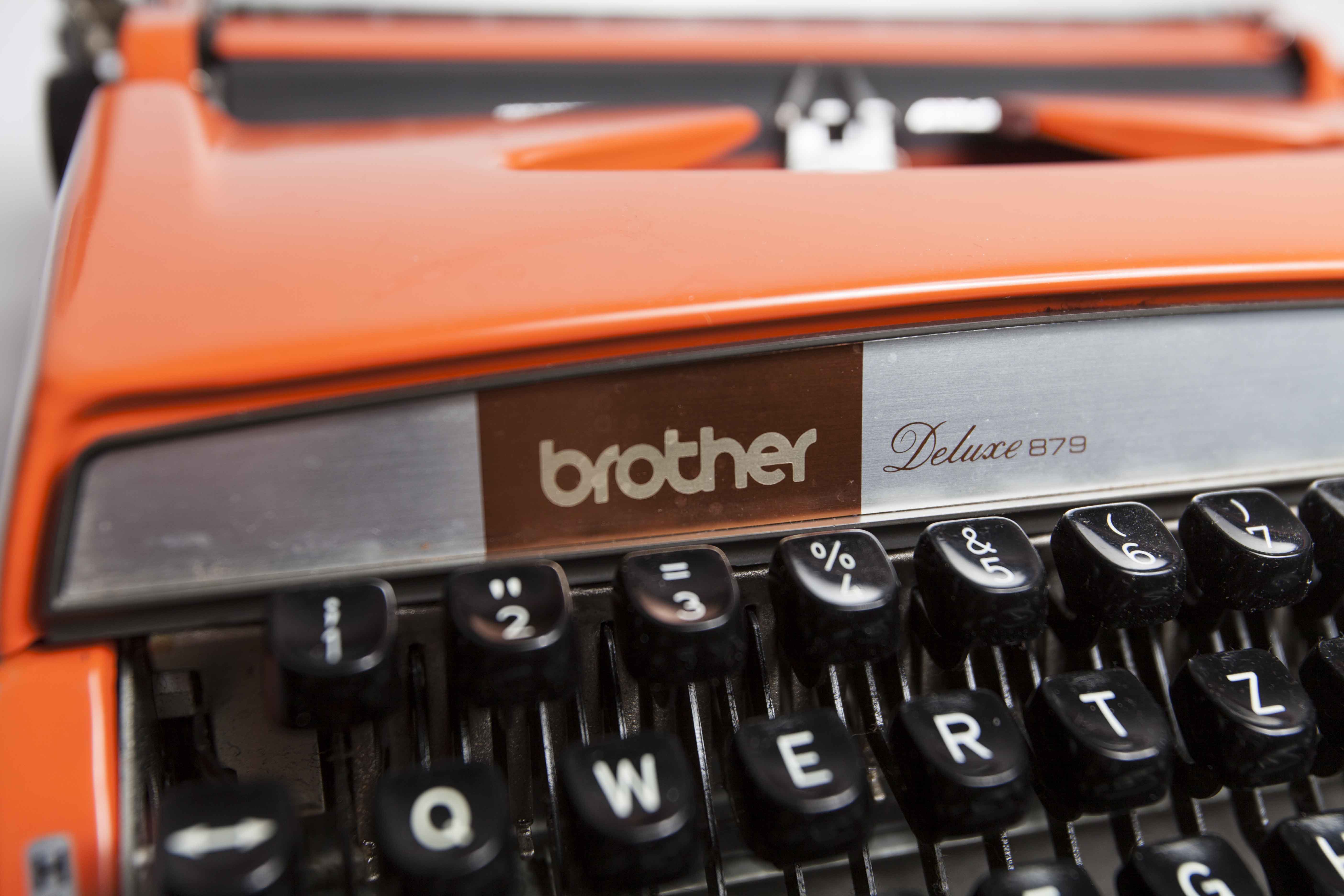 Machine à écrire brother de luxe 879 révisée et ruban neuf qwertz