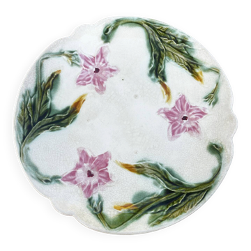 Very beautiful antique barbotine plate with floral Art Nouveau design.