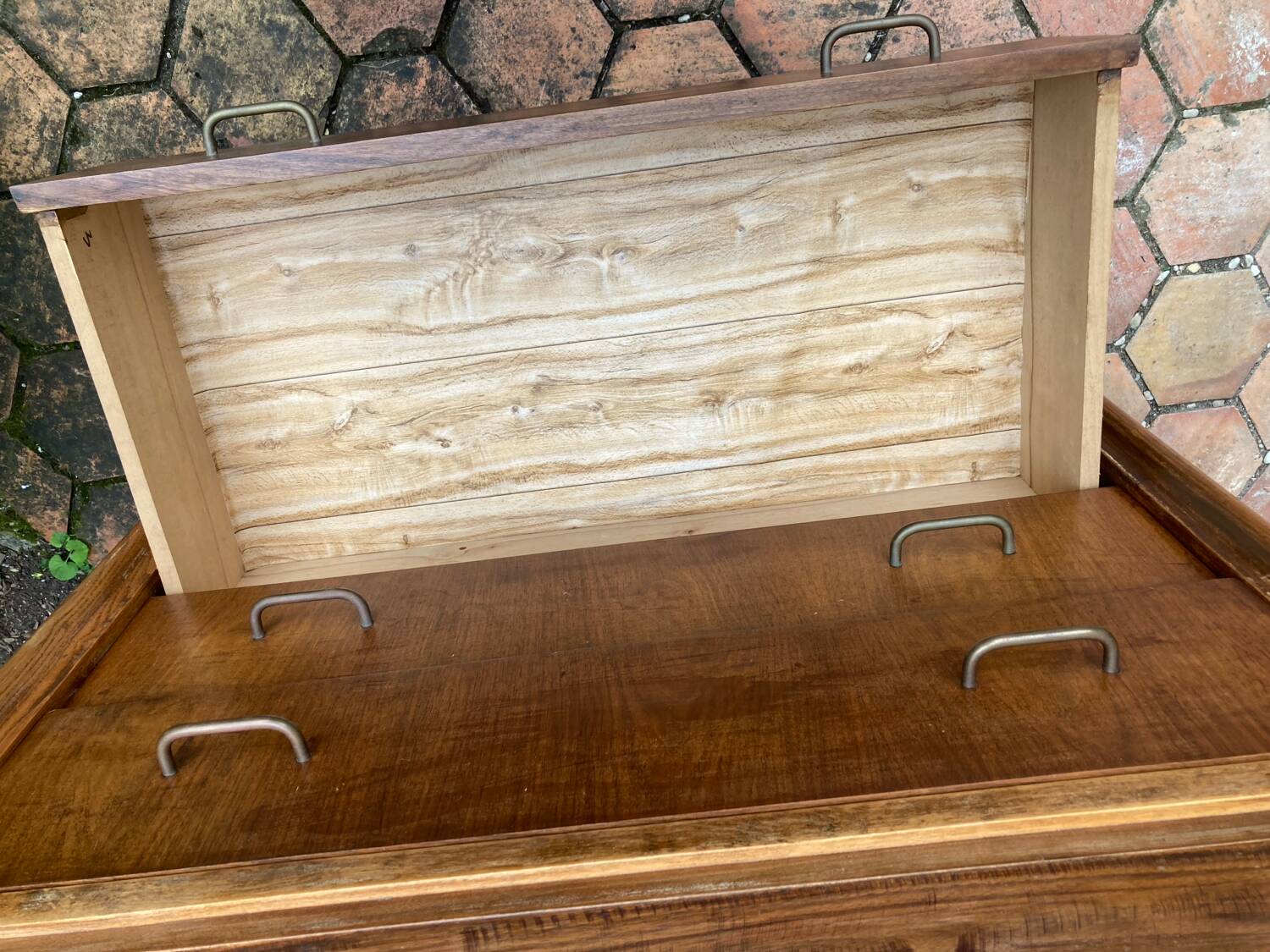 Compass leg chest of drawers