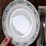 Assiettes anciennes terre de fer St Amand guirlande