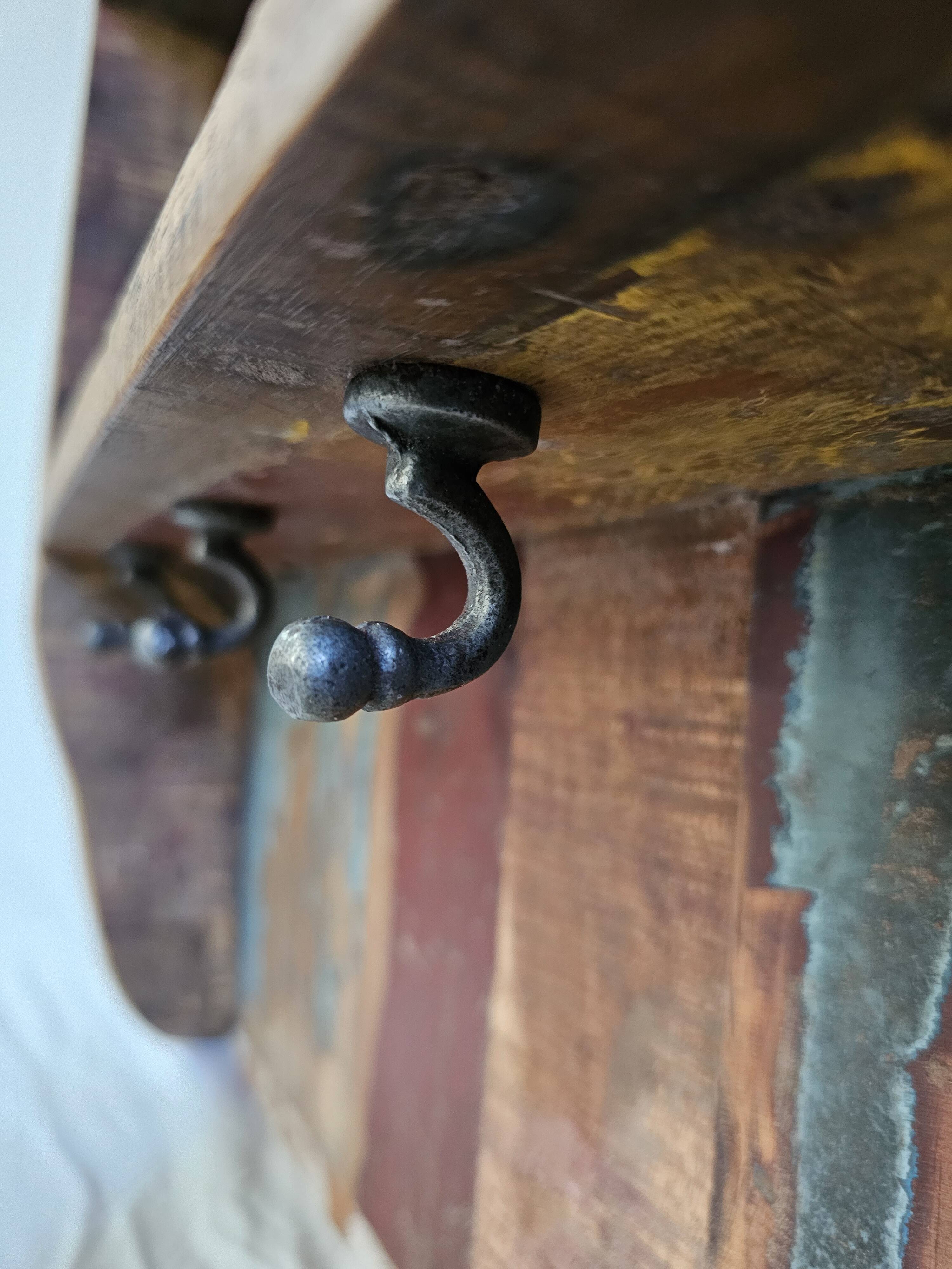 Wall shelf 3 shelves + 4 hooks cast iron in polychrome wood