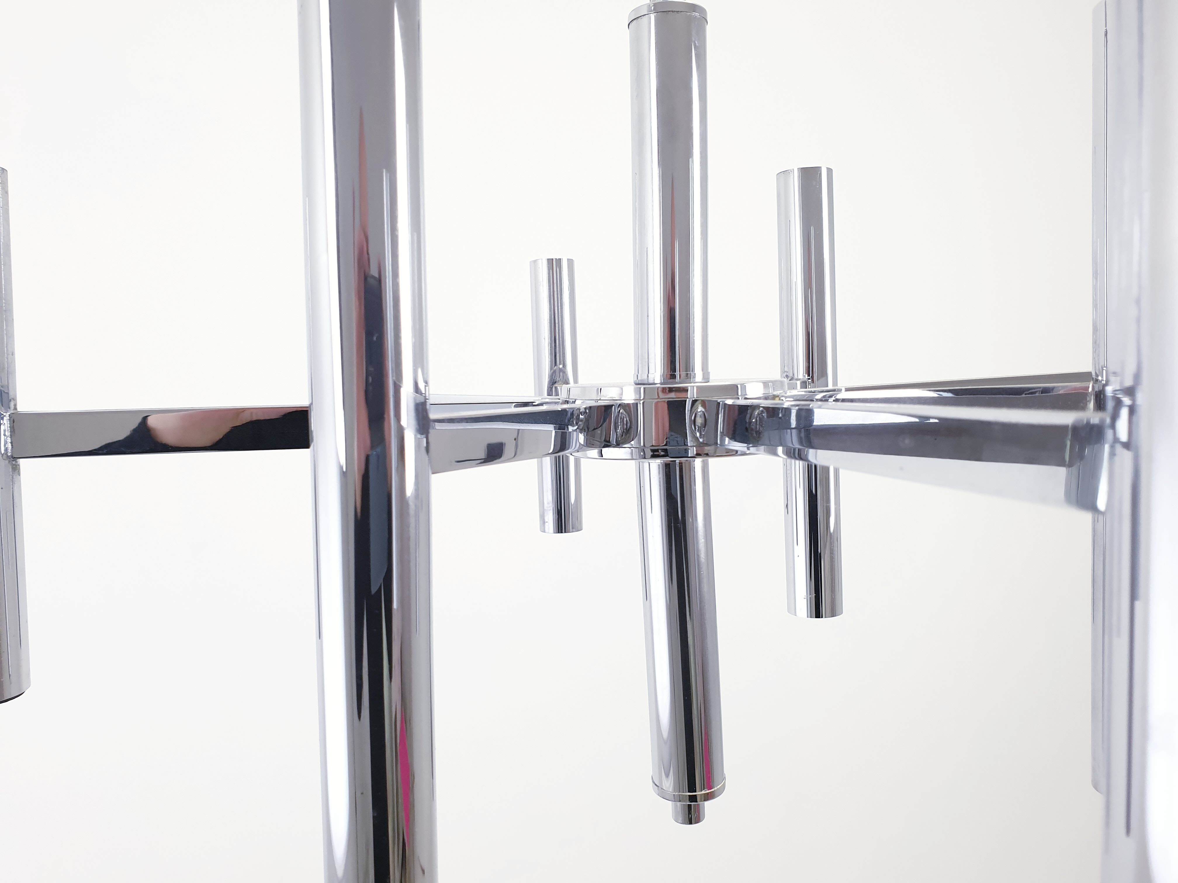 Hanging chrome