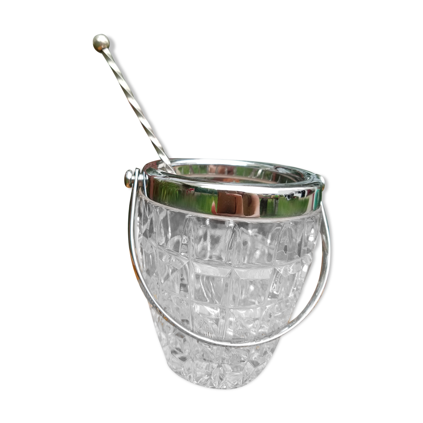 Ice bucket tray with pliers or spoon