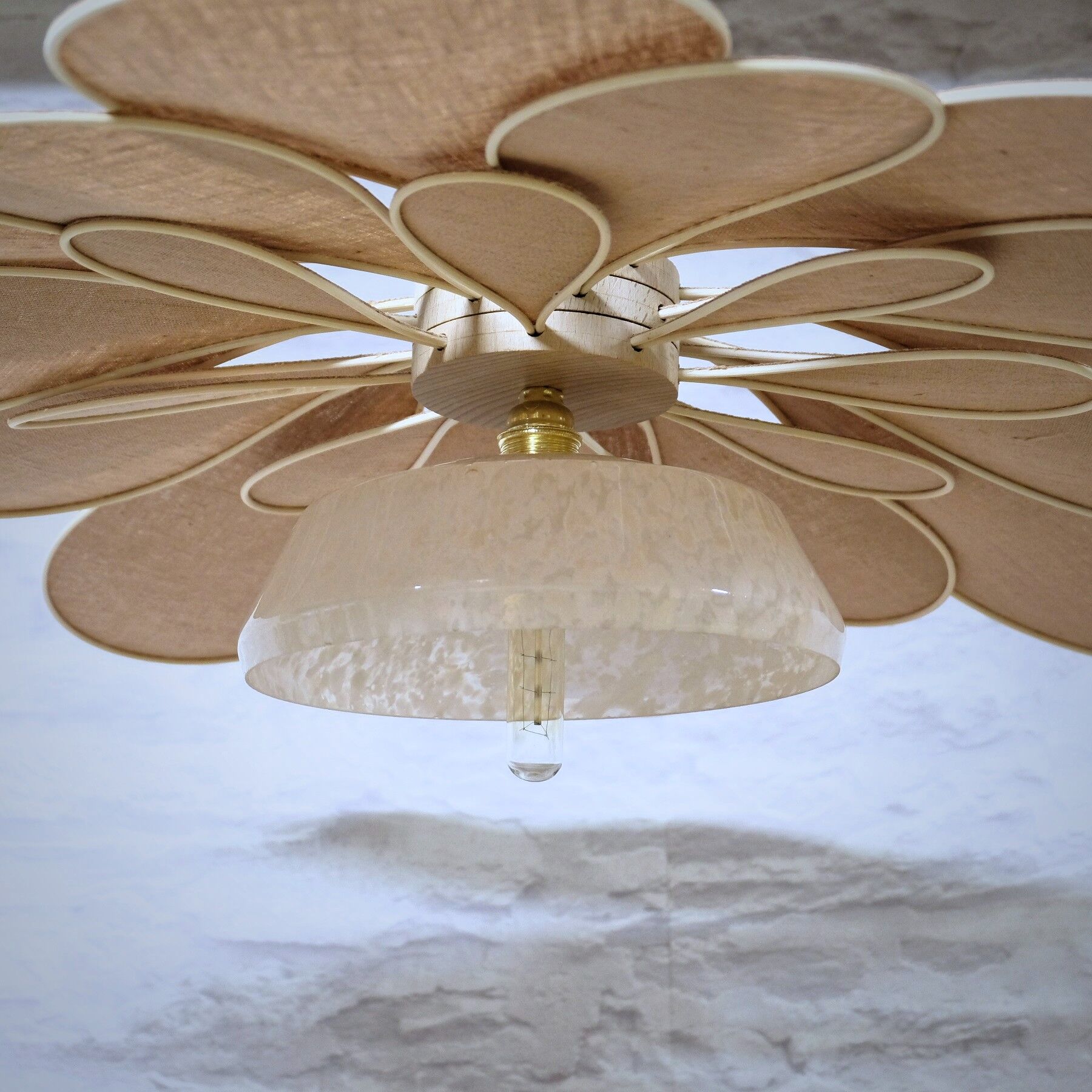 Suspension glass globe of Clichy and linen and rattan petals