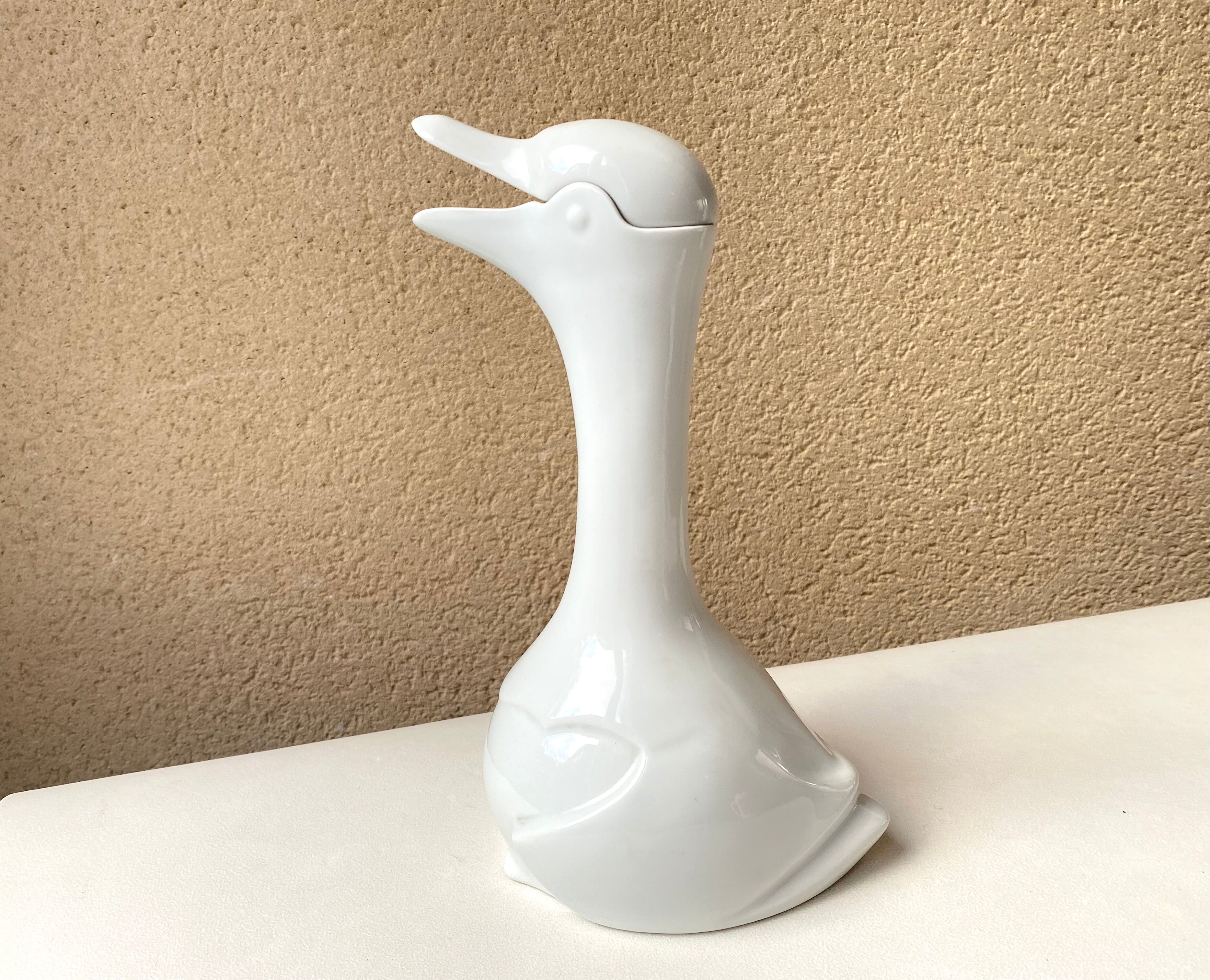 Carafe animalière grande oie in vintage white porcelain 80s