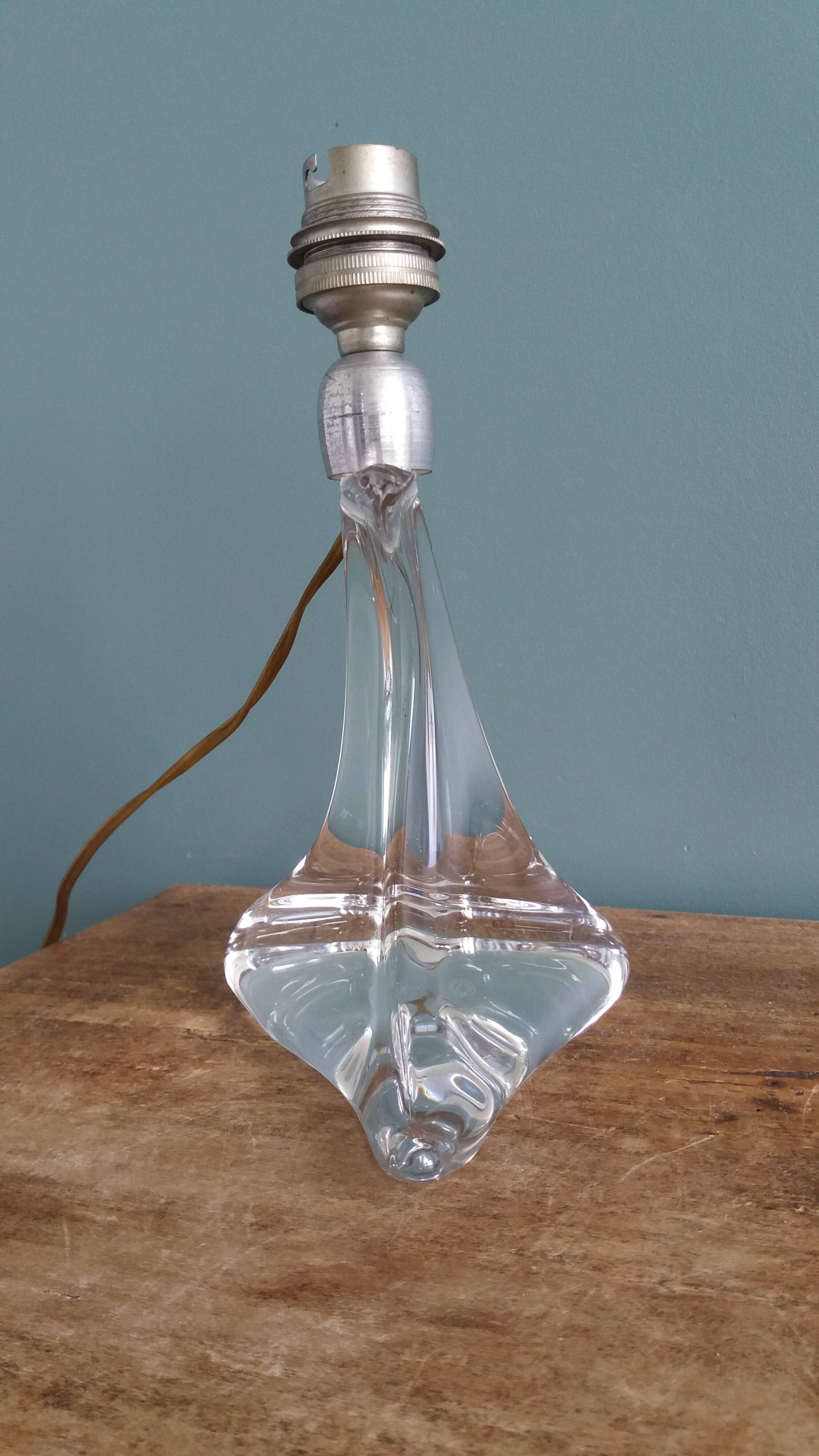 Saint-Louis crystal lamp with a free-form wave base.