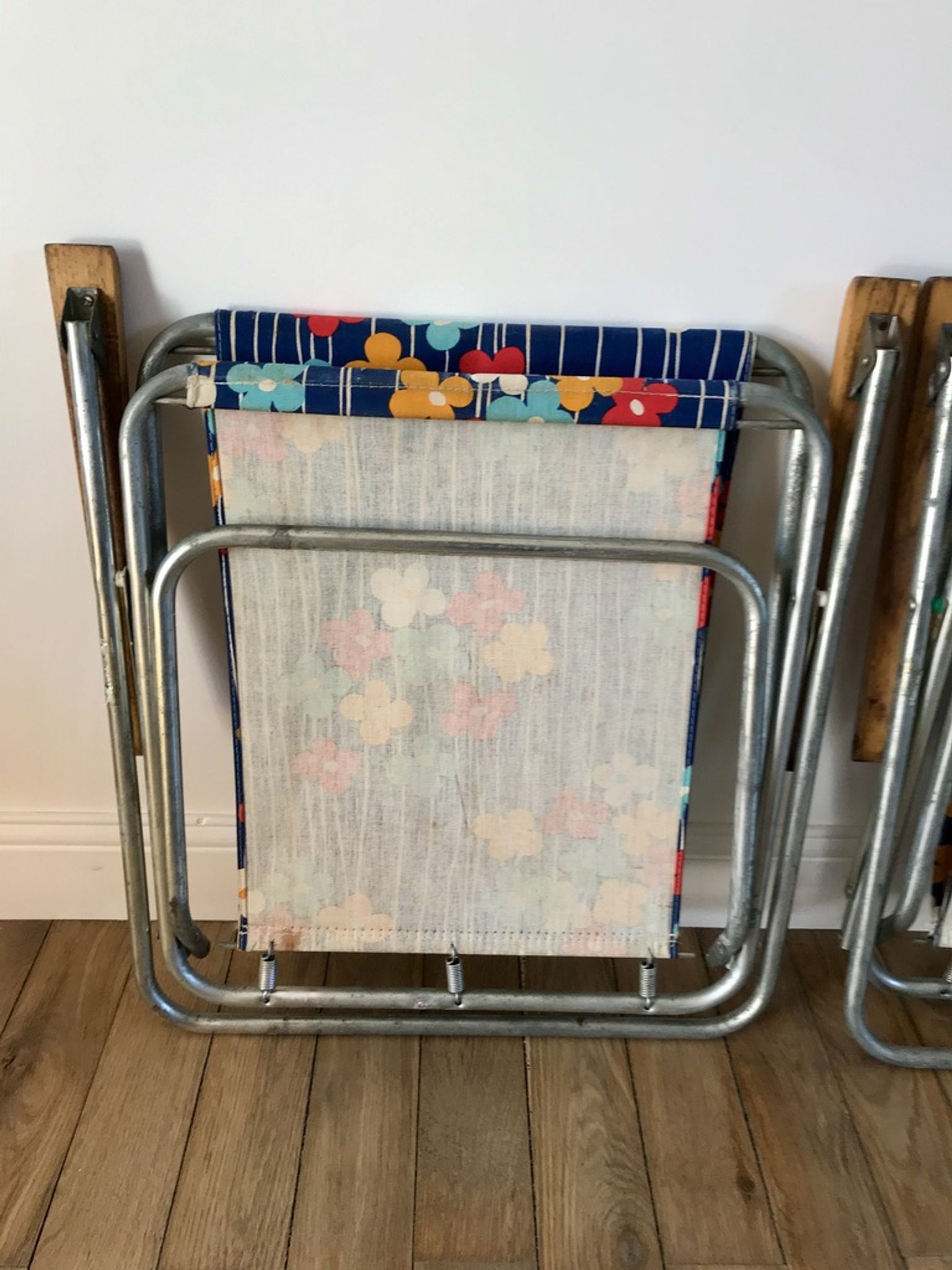 Pair of vintage camping chairs floral and wood fabrics 70s
