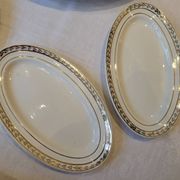 Table service in opaque porcelain with gold leaf.