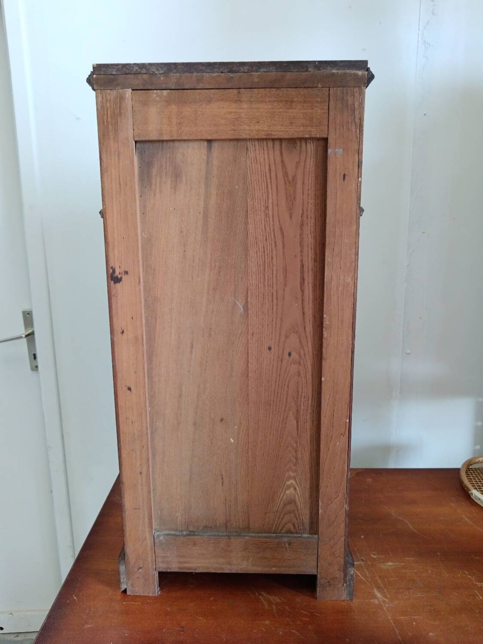 Antique sideboard with 1 drawer and 1 trompe l'oeil drawer door