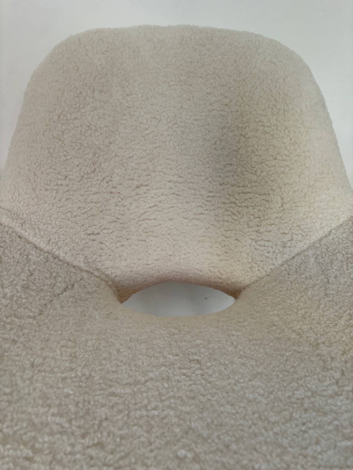 Pair of ultra-comfortable armchairs in white terry fabric