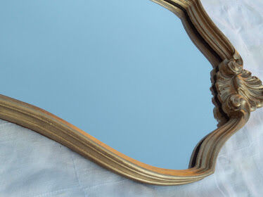 Golden lyre-shaped mirror, 30x45cm