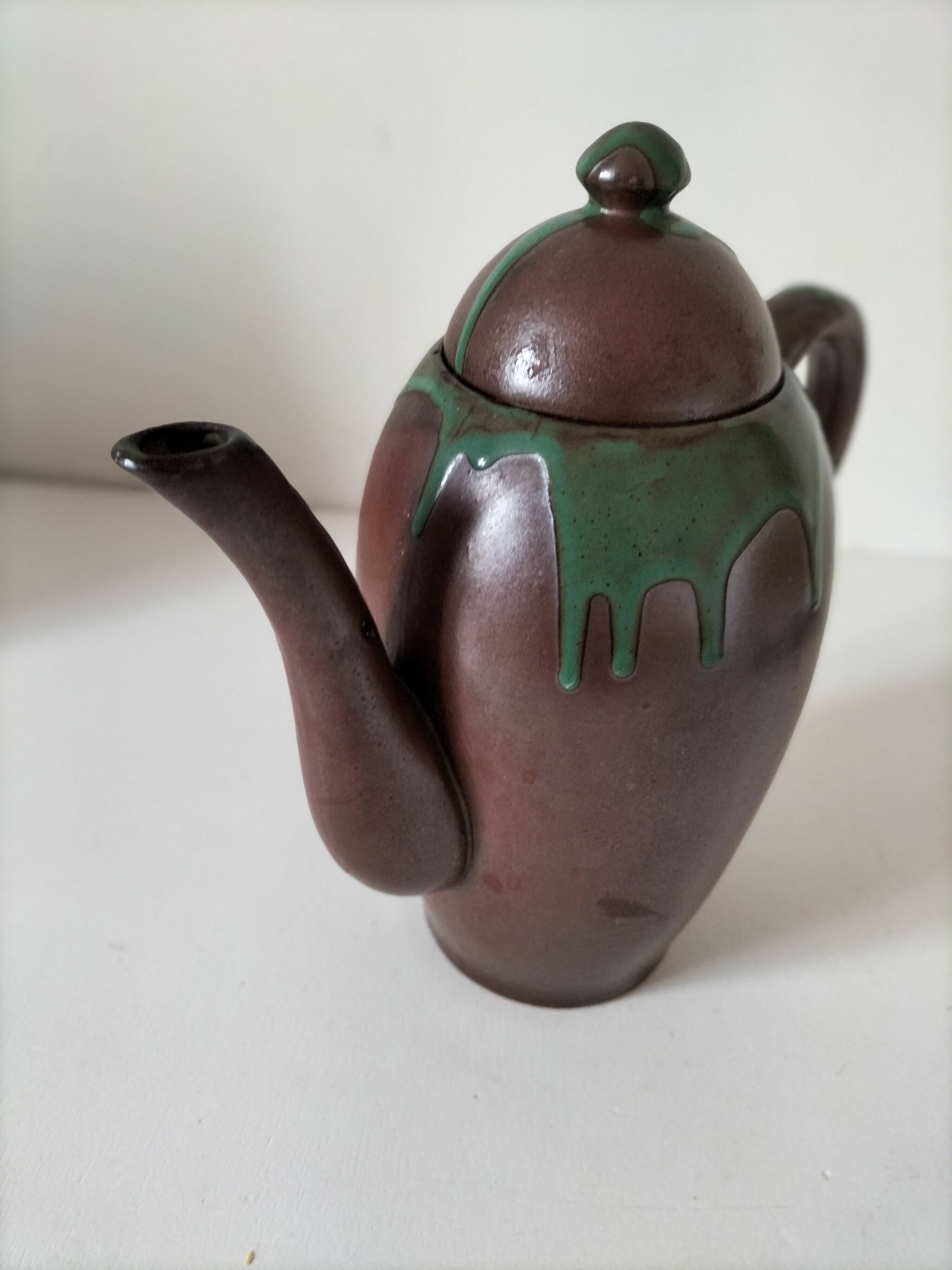 Ceramic coffee pot in red clay – artist's creation