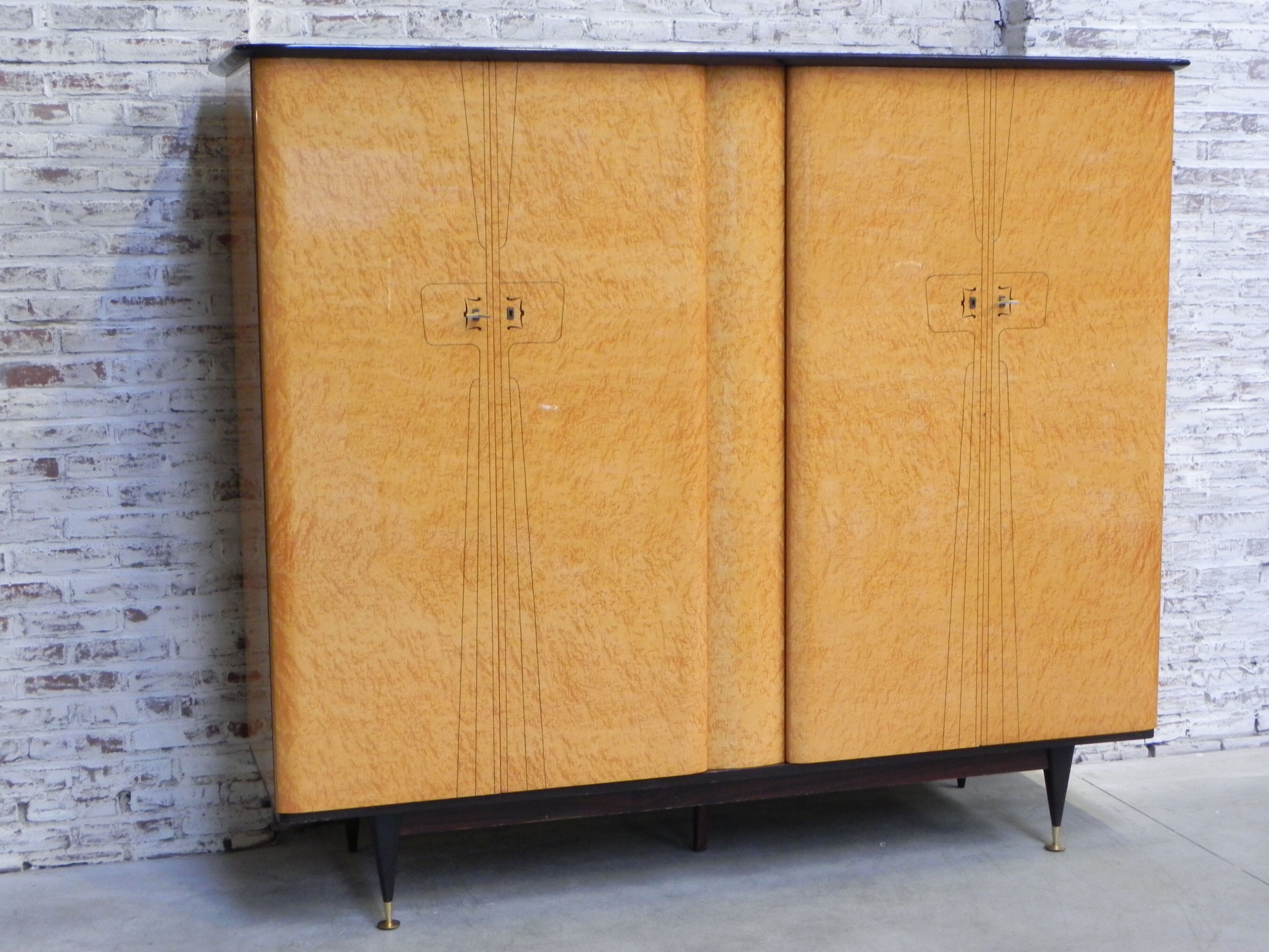 Wardrobe with 4 doors