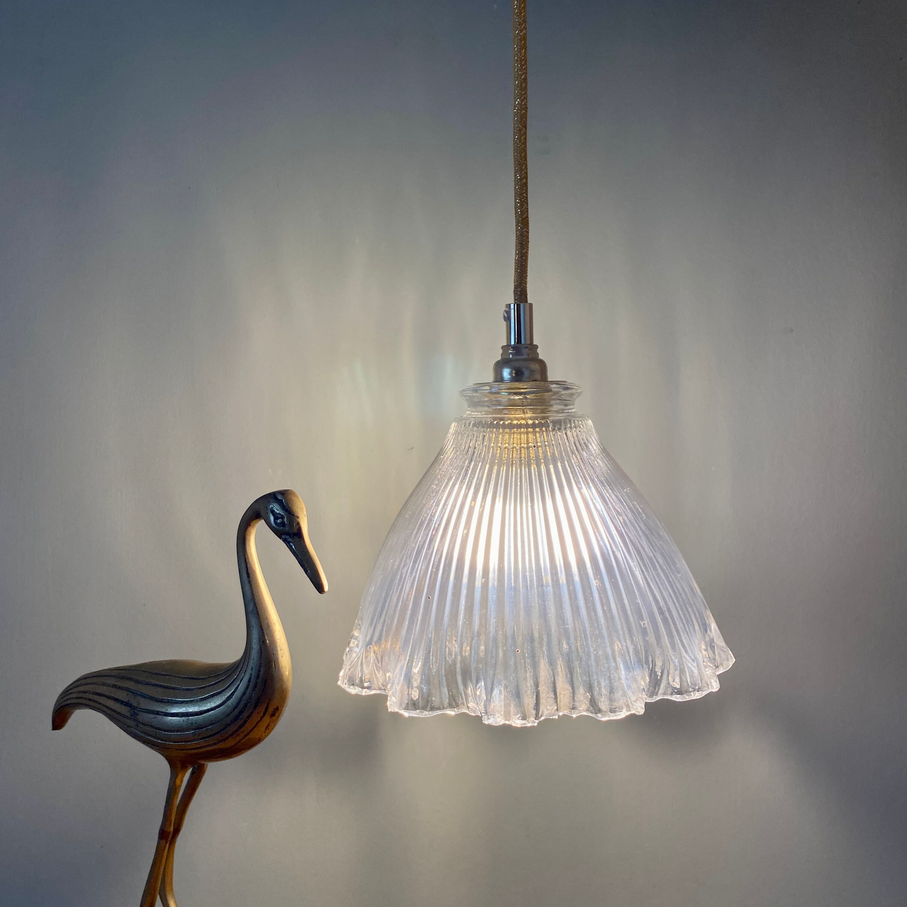 Suspension tulipe vintage en verre holophane (2)