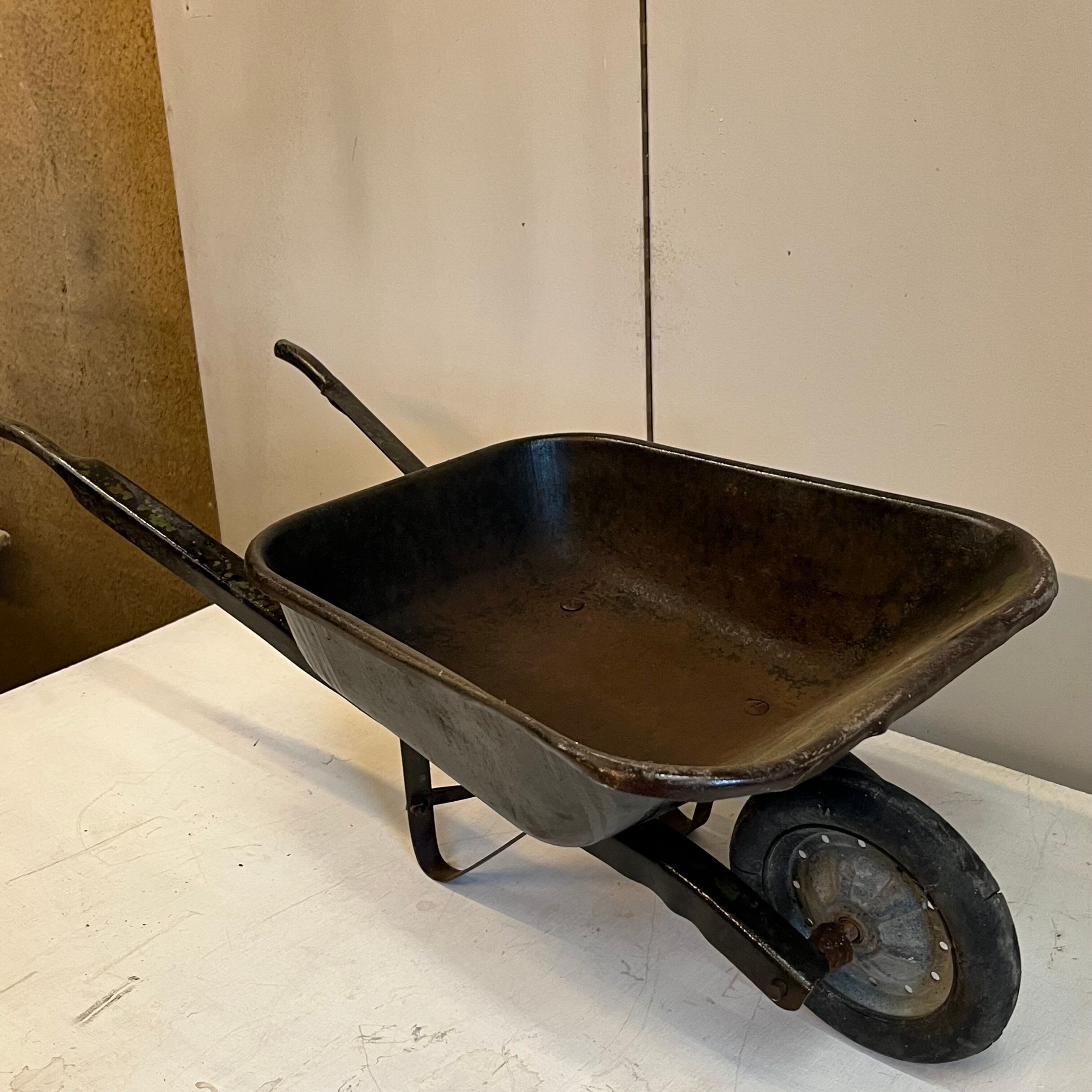 Children's wheelbarrow