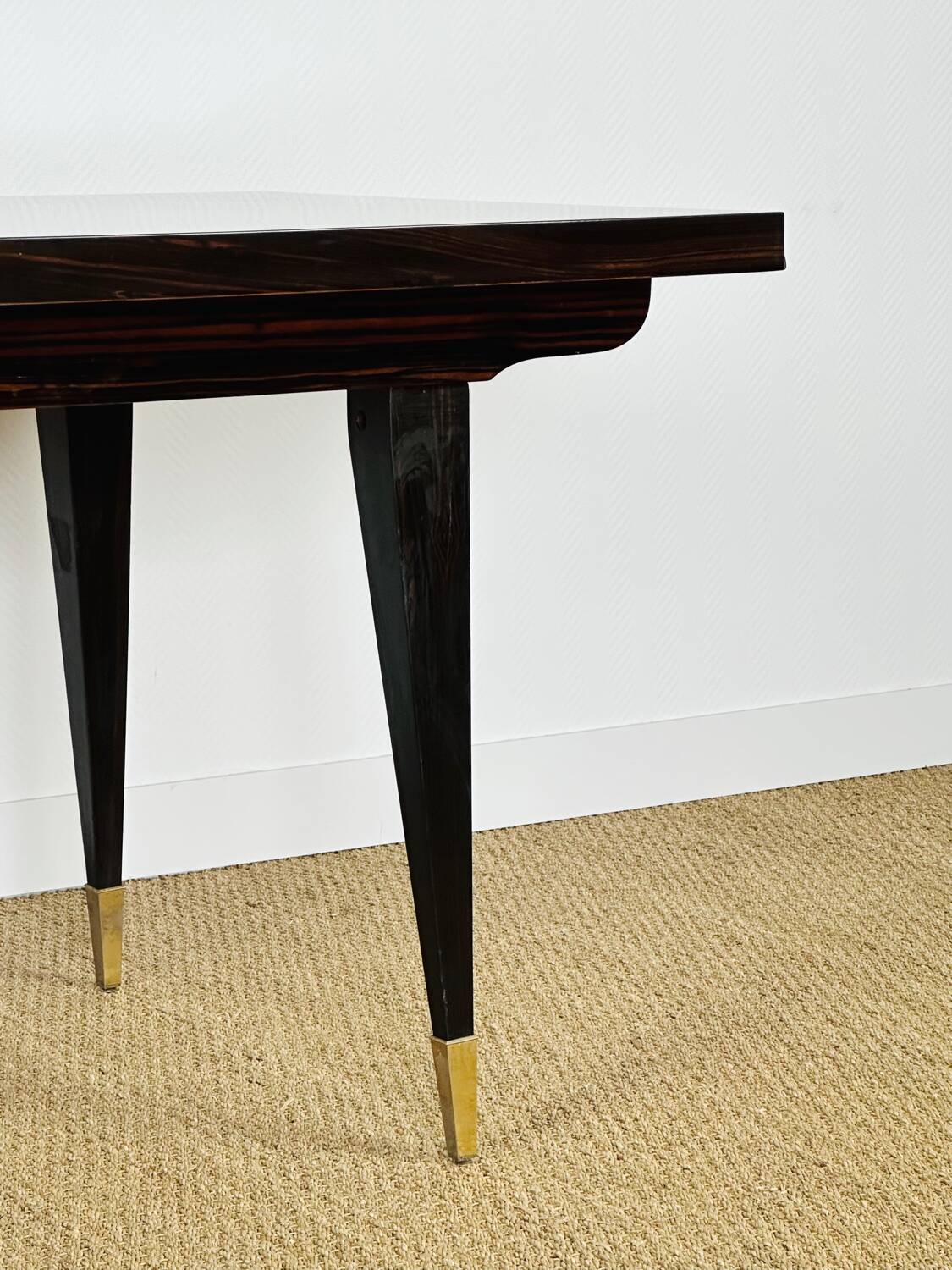 French Art Deco dining table in Macassar from 1940.