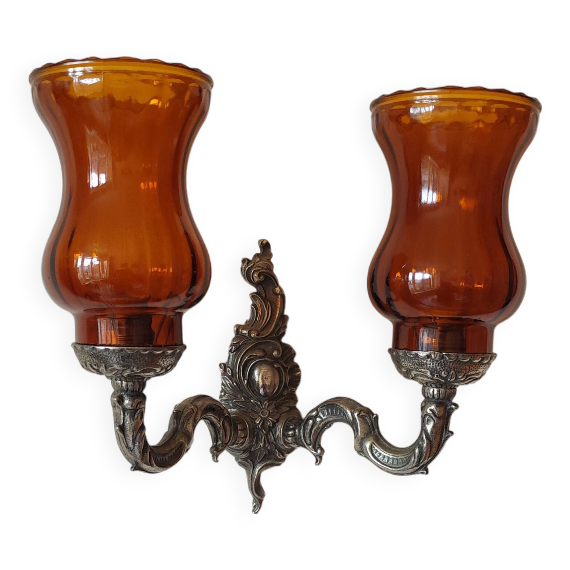 Applique murale en métal ciselé couleur argenté 2 feux  avec tulipe verre orangé