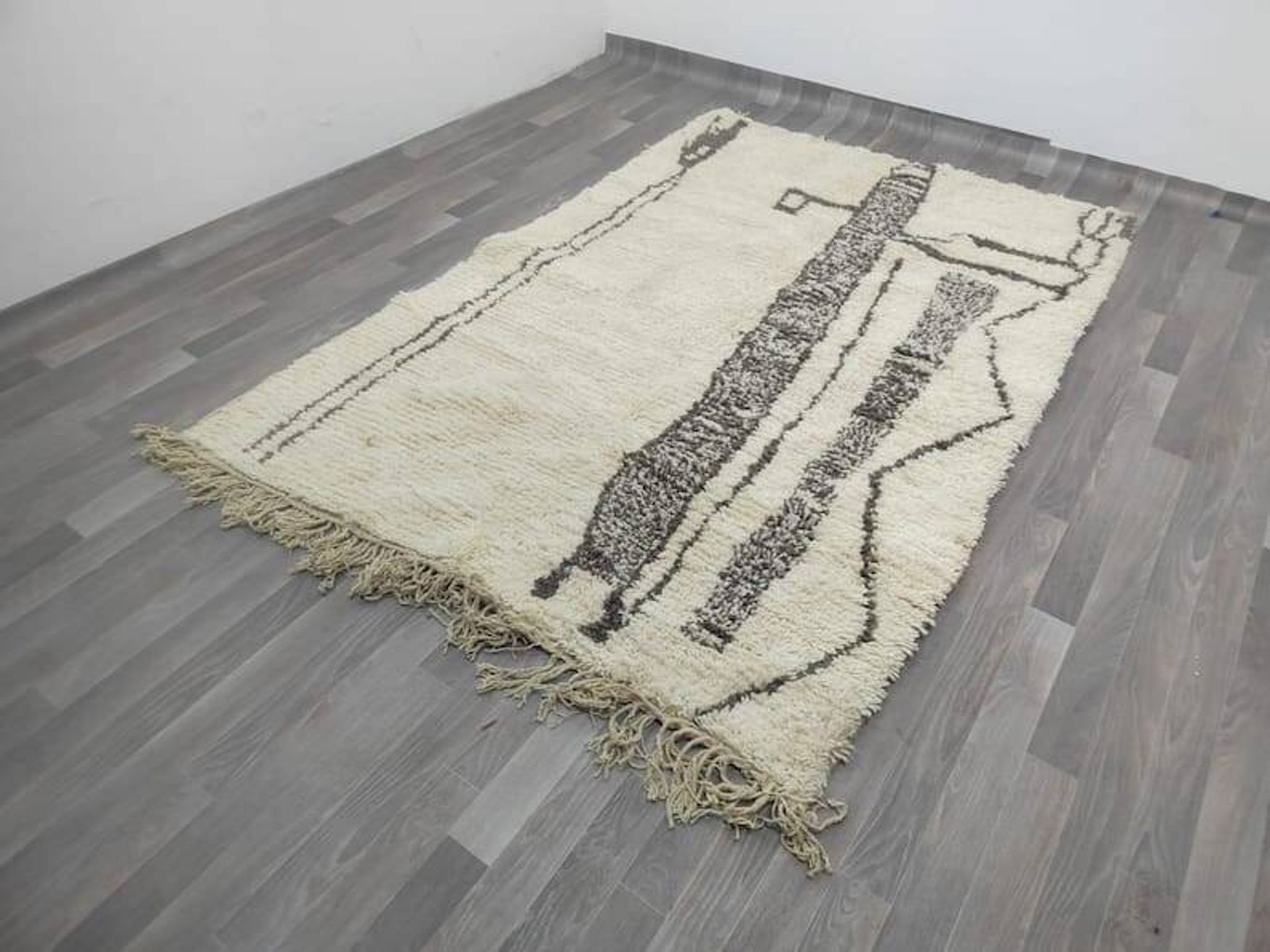 Tapis berbère en laine naturel traditionnelle fait main 2/3 m