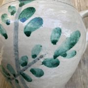 Ancient orza from Lucena, Córdoba, glazed Andalusian pottery with a veined decoration.