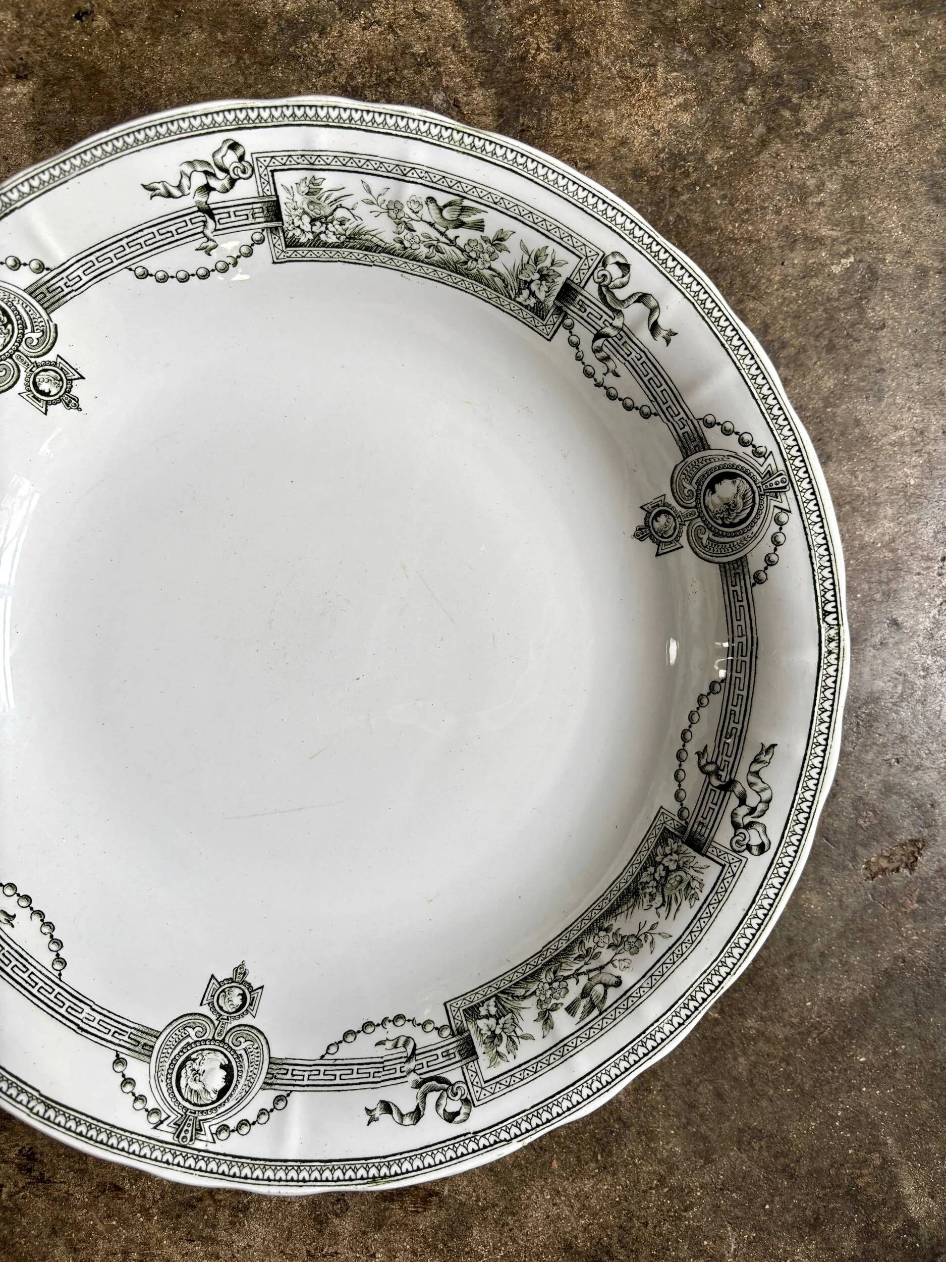Round hollow dish in ironstone St Amand and Hamage, "Medallion" service