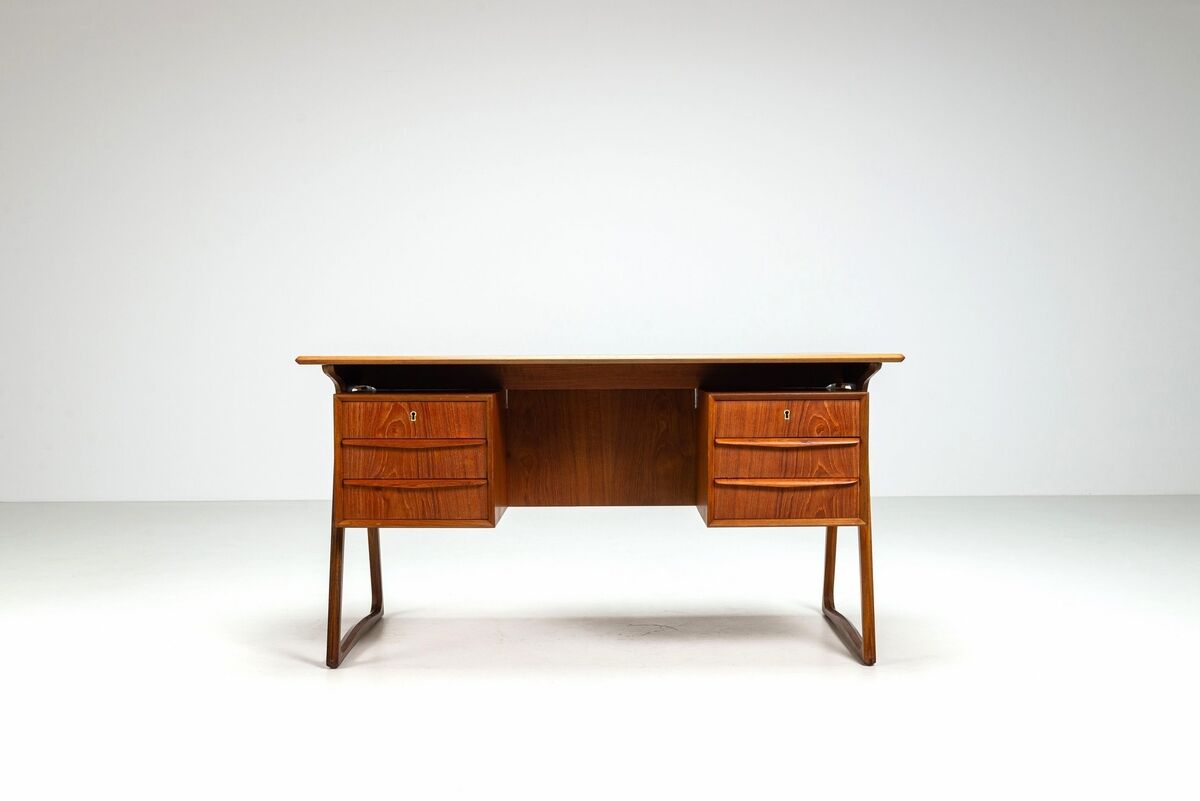 Svend Age Madsen freestanding desk in teak H.P. Hansen Denmark 1960