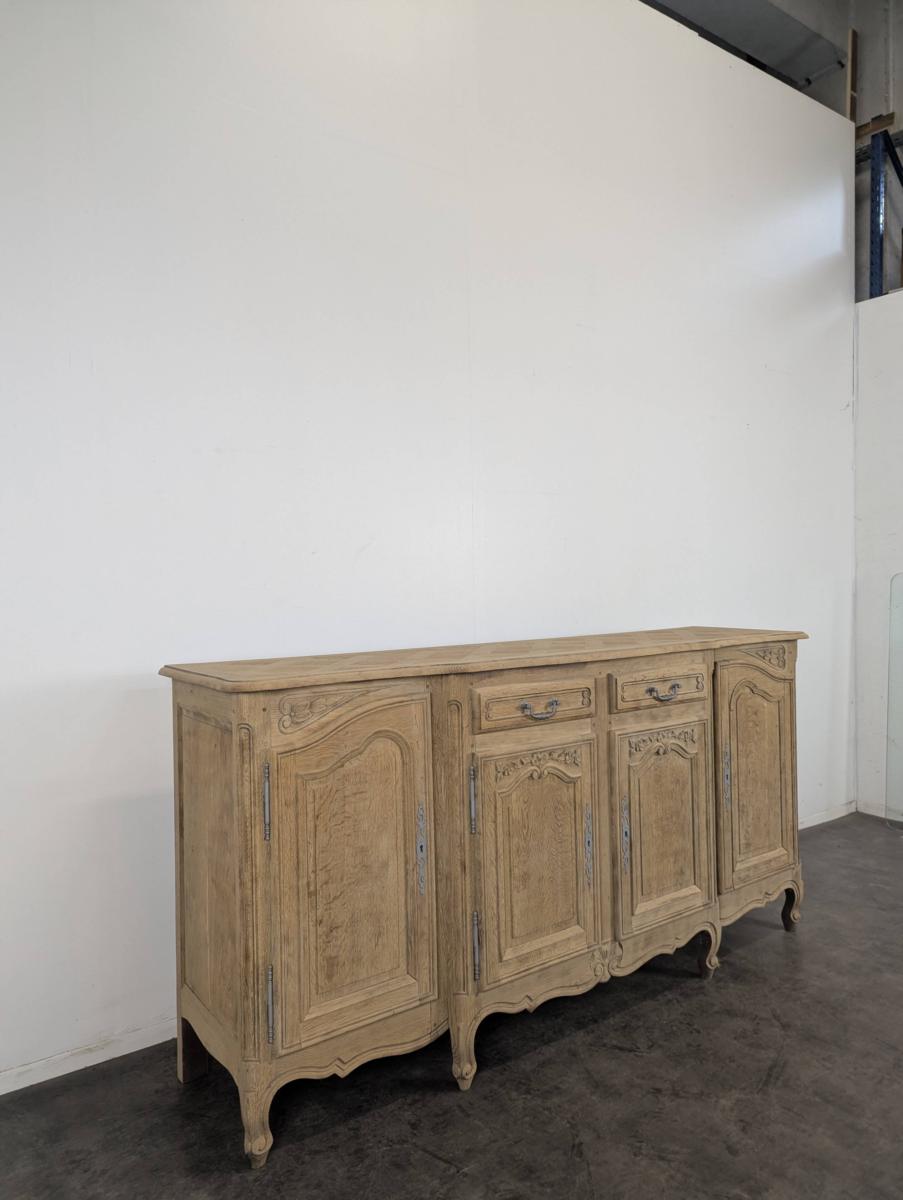Striped oak buffet in Louis XV style