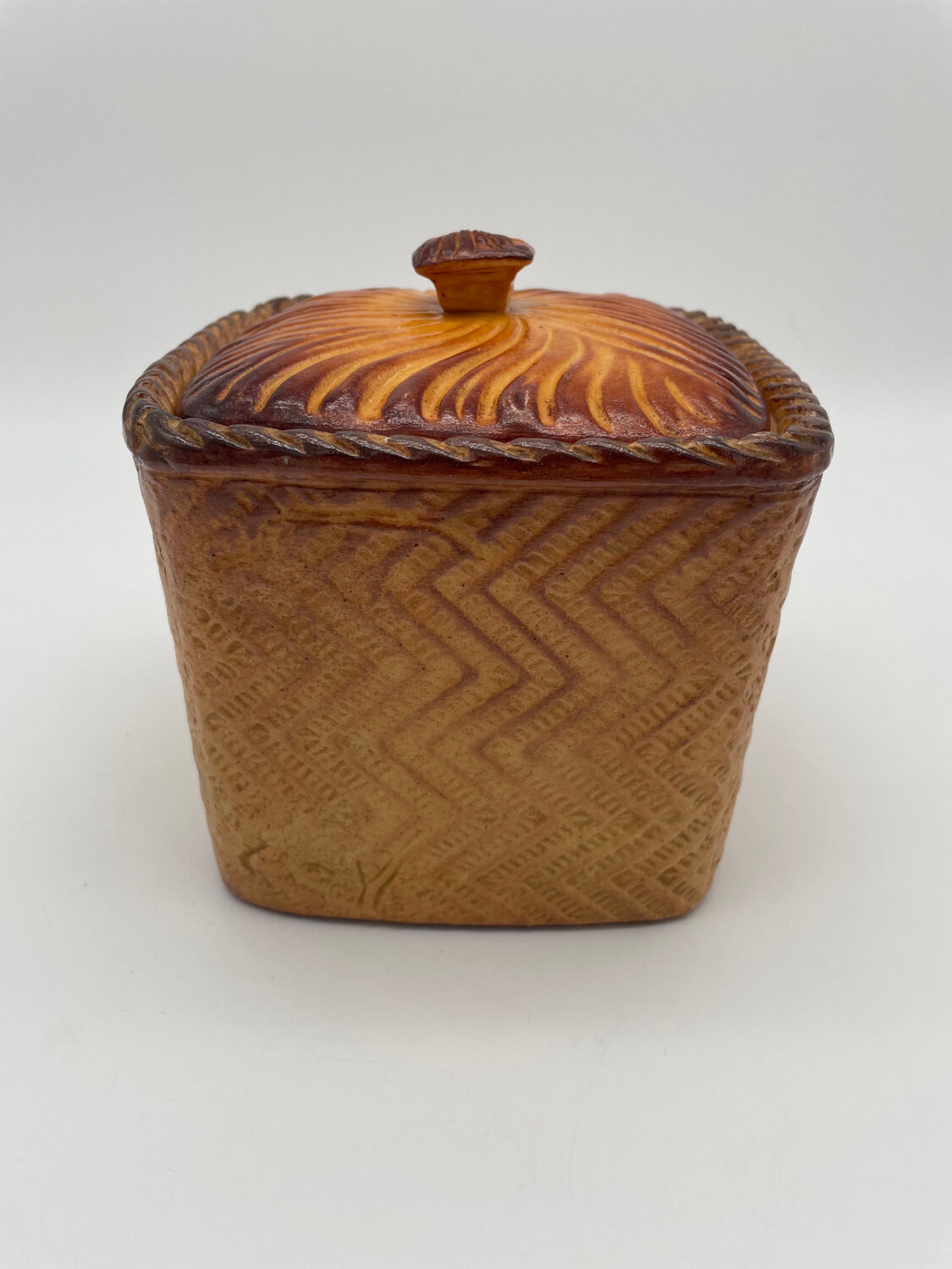 Terrine en trompe-l'œil pâté en croûte signée Mehun, vers 1900