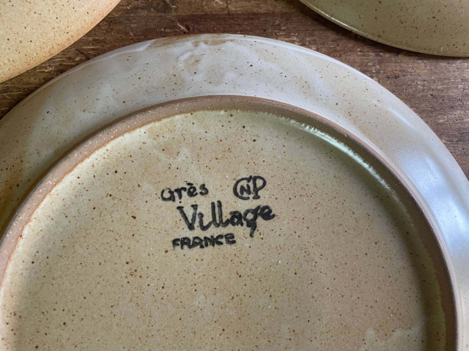 Assiettes plates en grès CNP