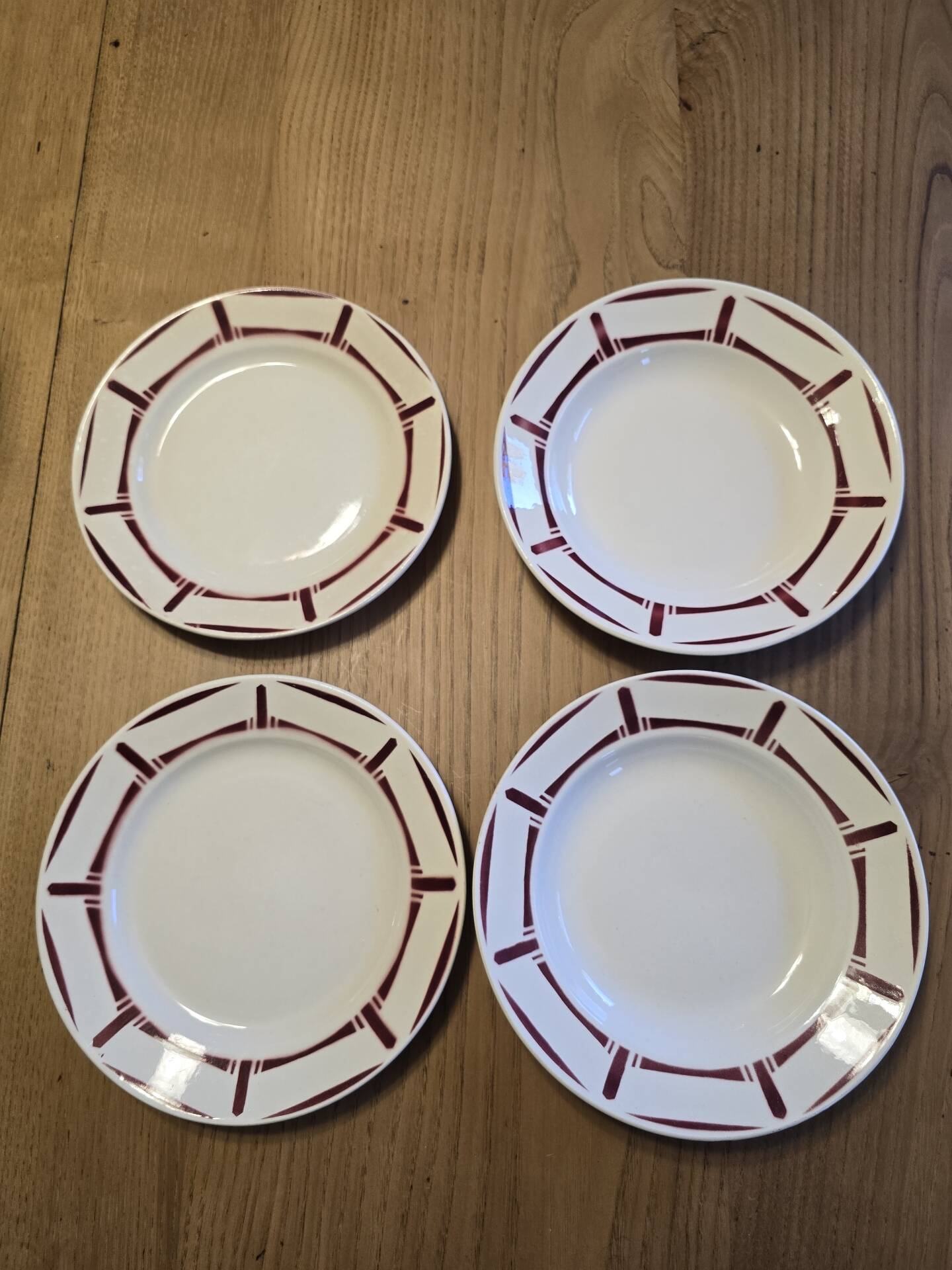 Lot of 4 flat and deep Art Deco plates Badonviller series Louise