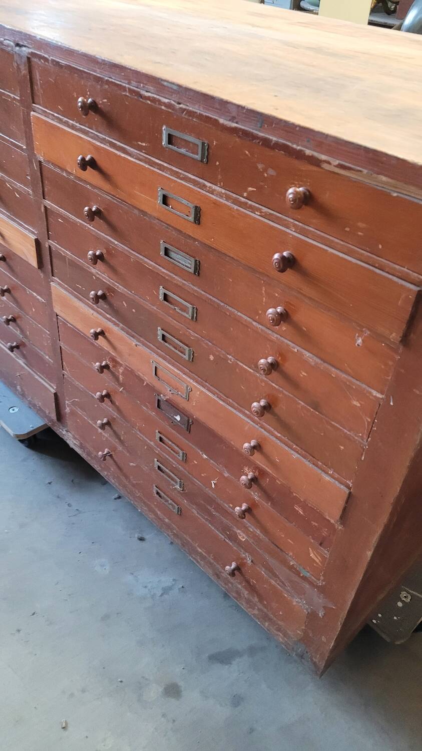 Meuble de Métier Magasin à 60 tiroirs - 1950s