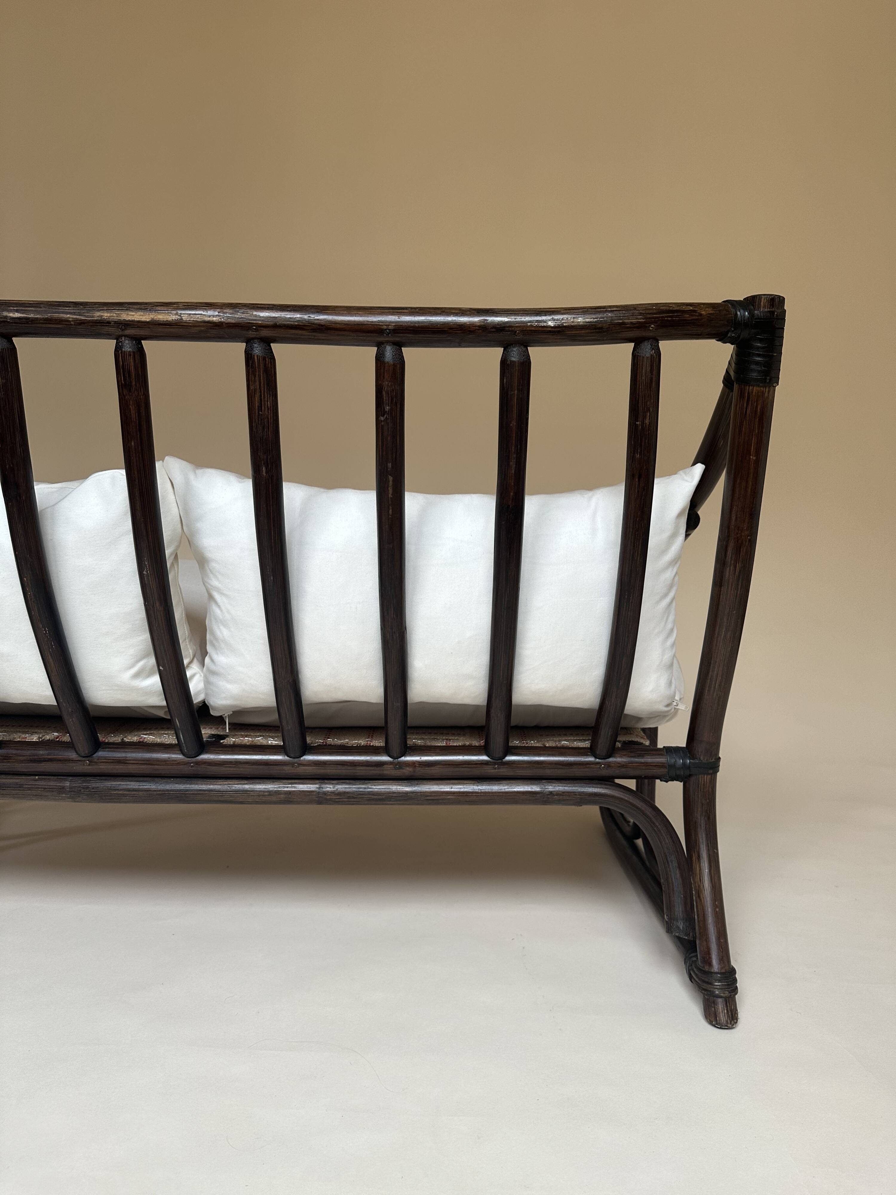 Two-seater rattan bench