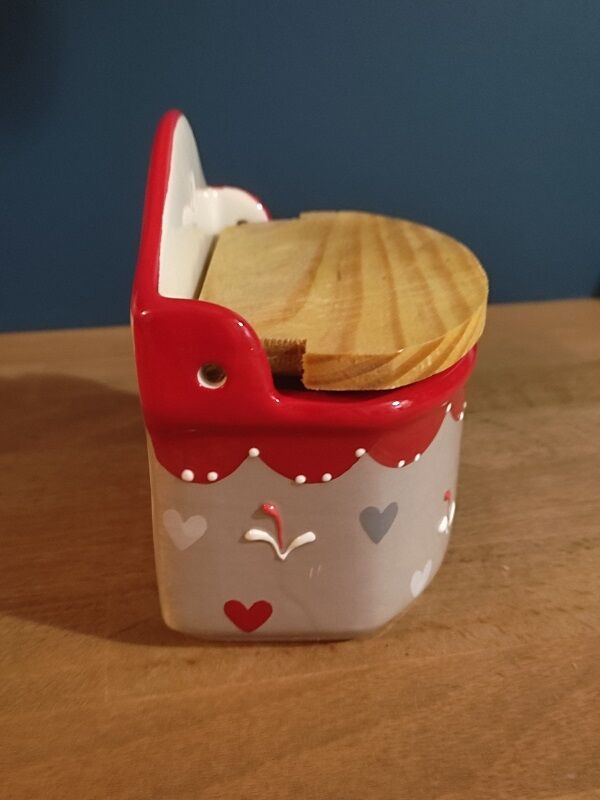 Salt box ceramic matches