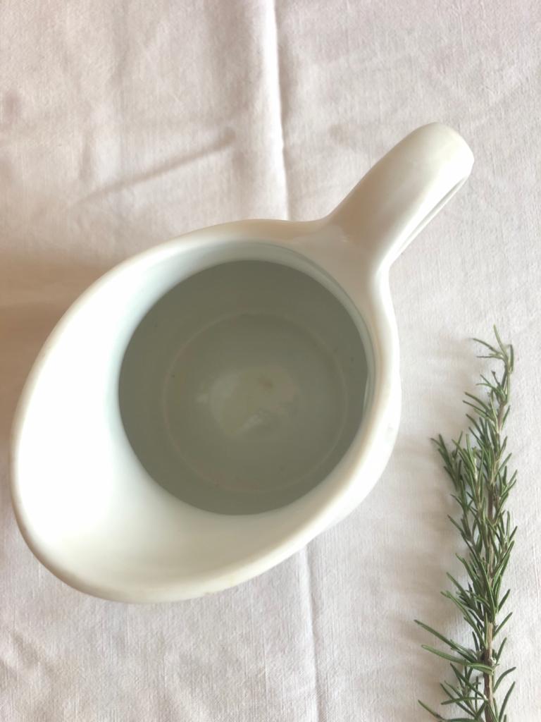 Pichet à lait ancien en porcelaine blanche épaisse