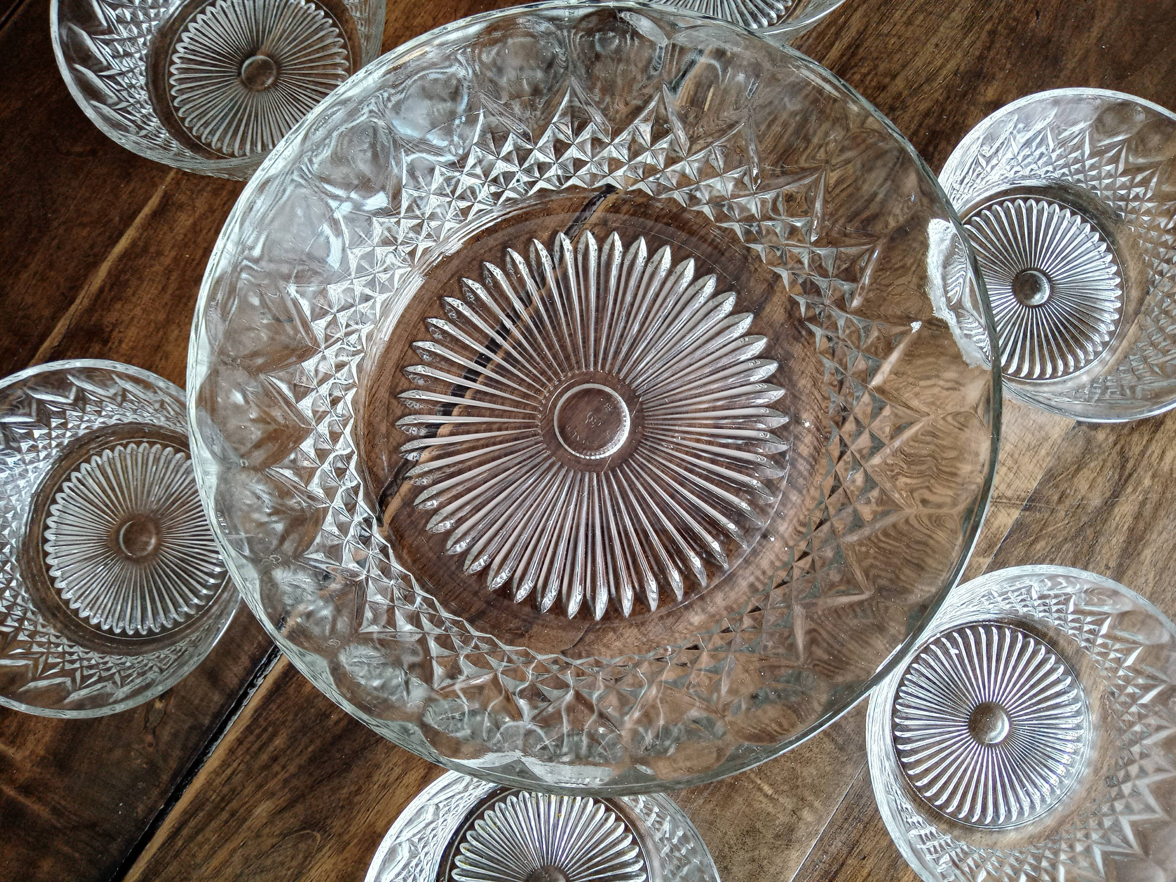 Dessert or vintage fruit salad service 7 pieces molded glass