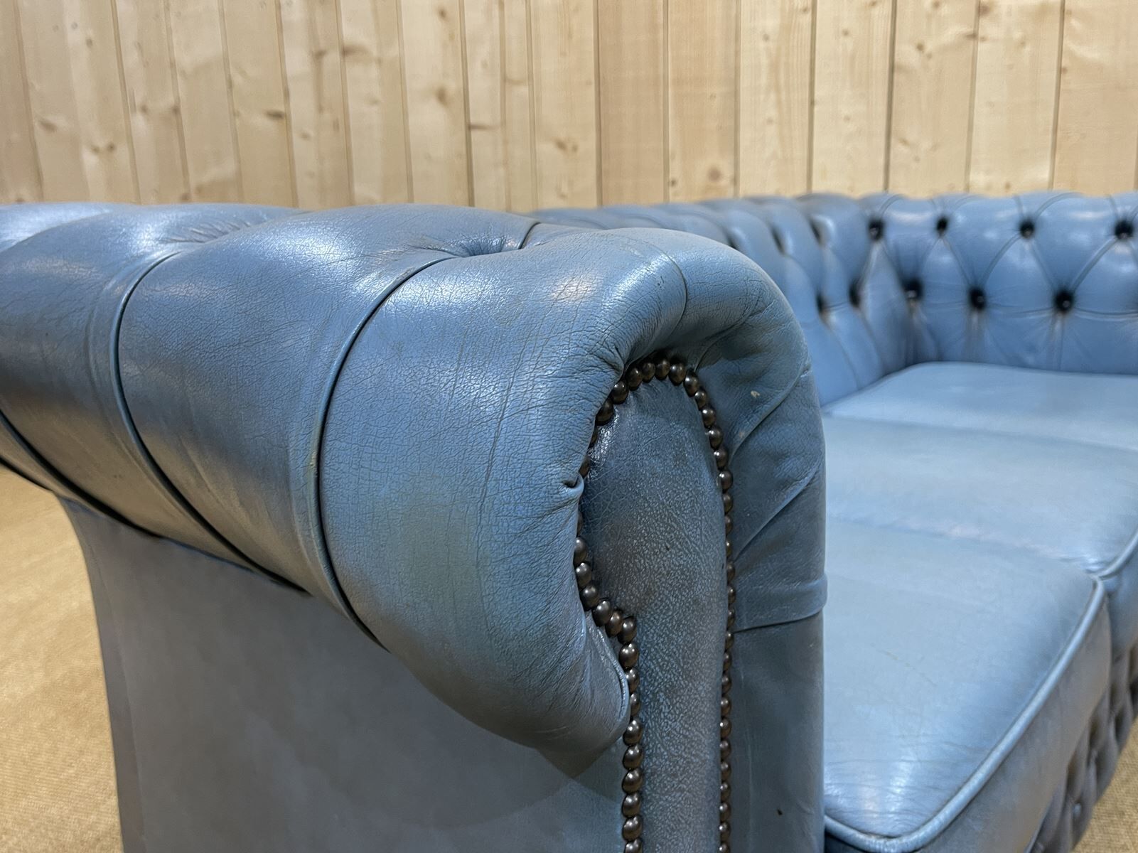 English Chesterfield 3-seater sofa in blue leather from the 1980s