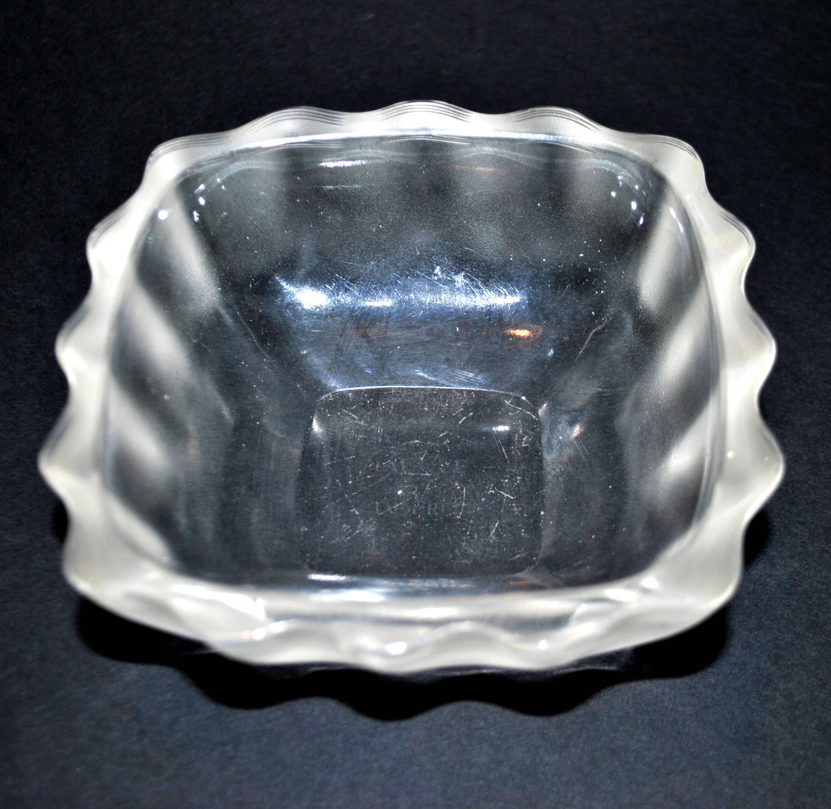 LALIQUE bowl emptier in frosted molded glass Art Deco wave