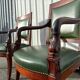 Paire de fauteuils de style Empire en acajou et cuir vert