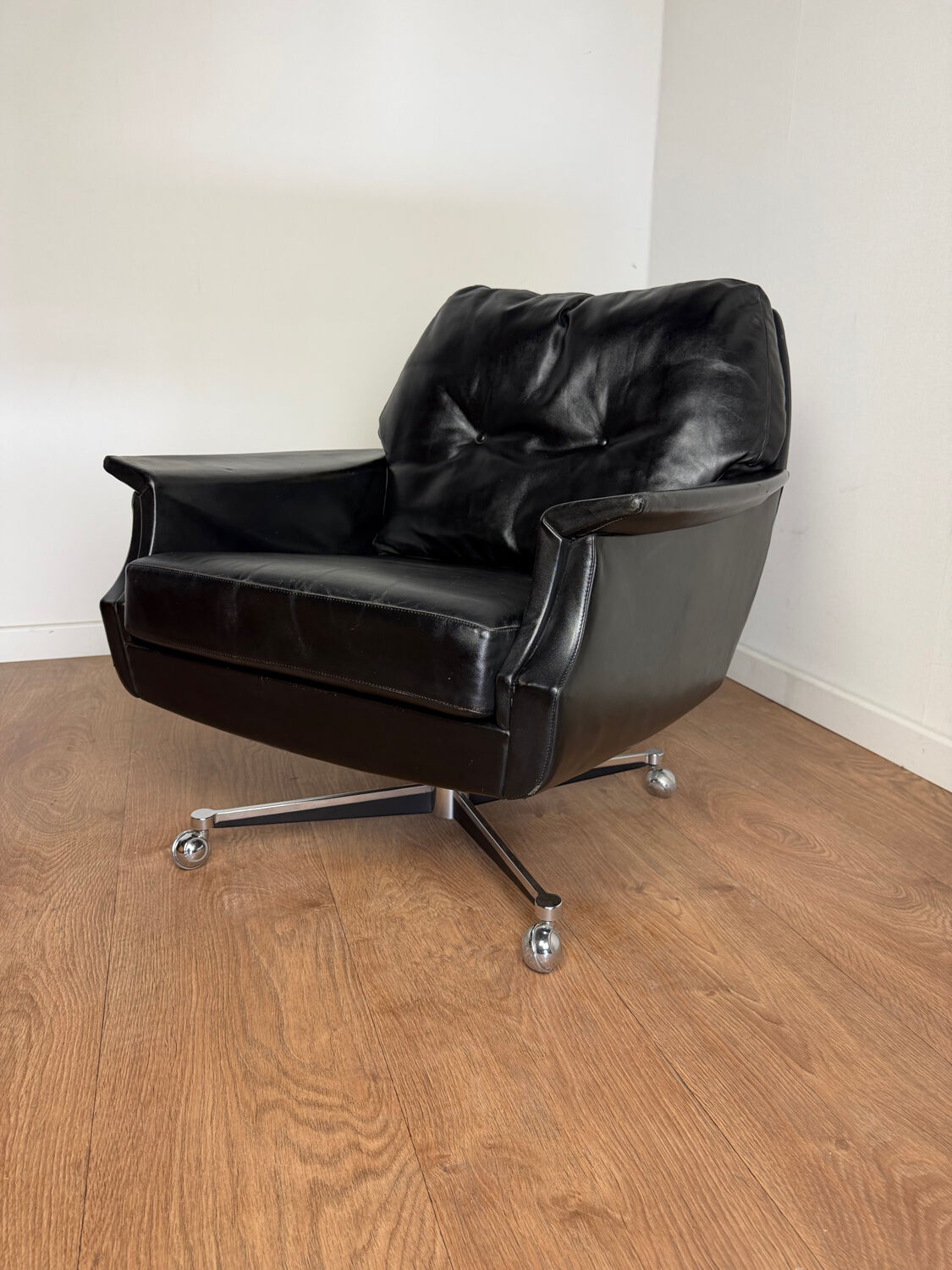 Vintage armchair published by Möbel Mann – elegant black