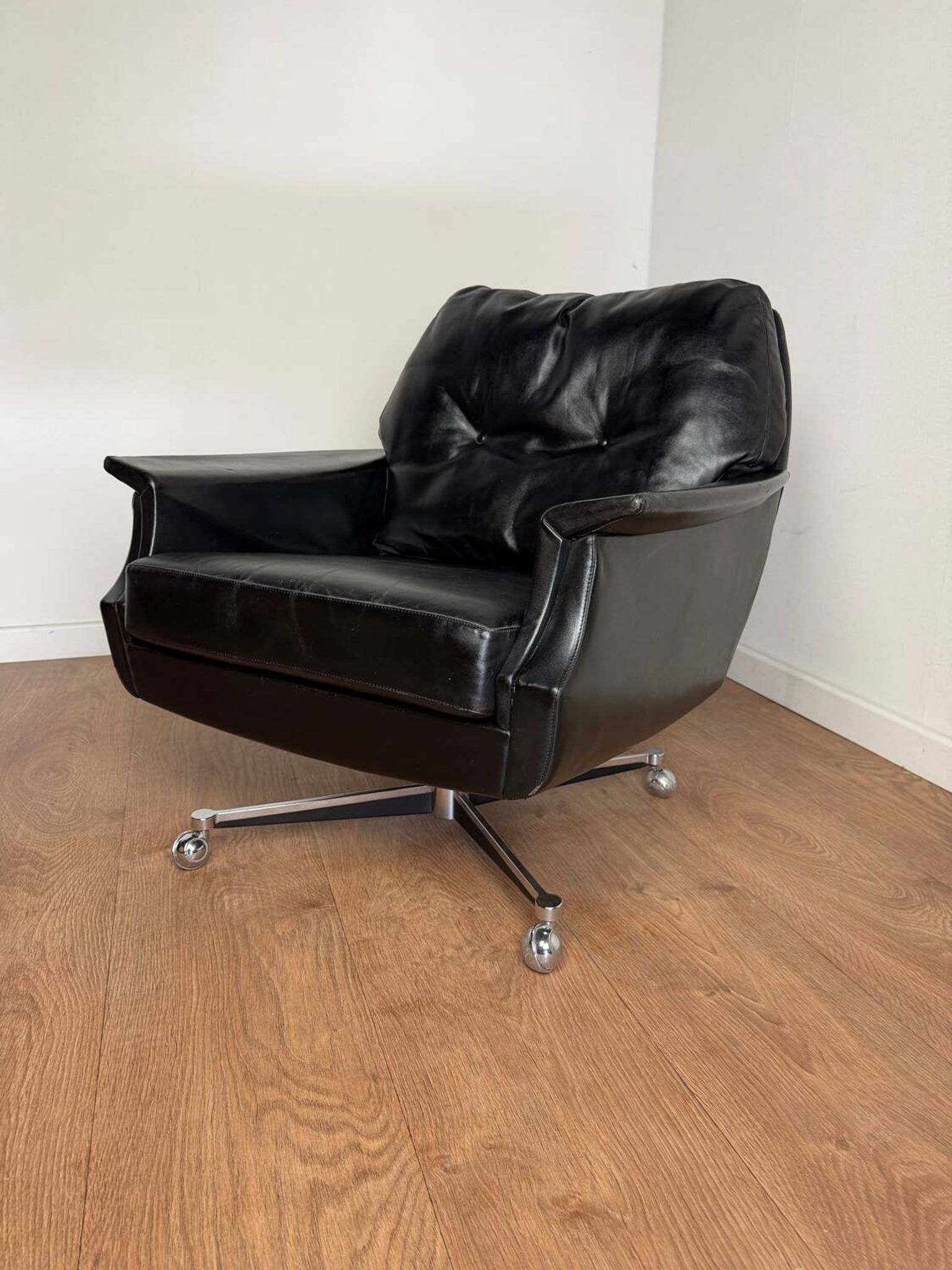 Vintage armchair published by Möbel Mann – elegant black